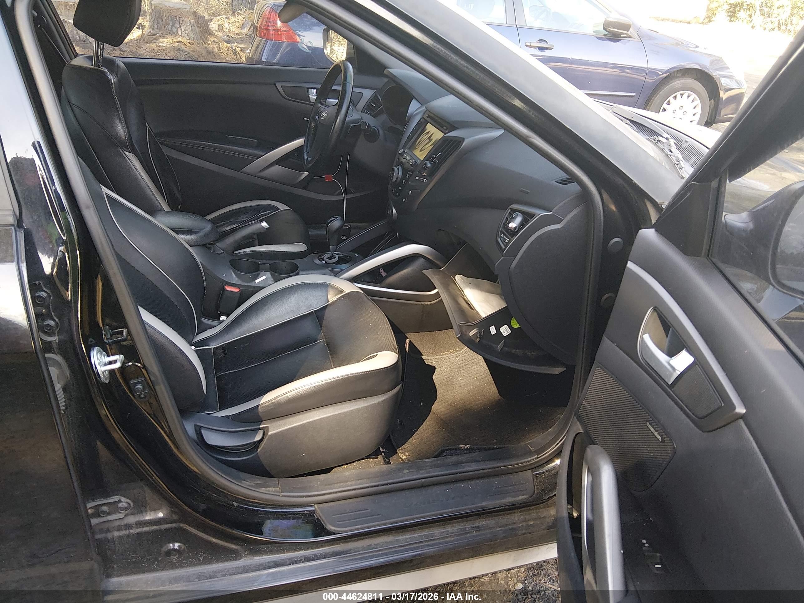 HYUNDAI VELOSTER image 5