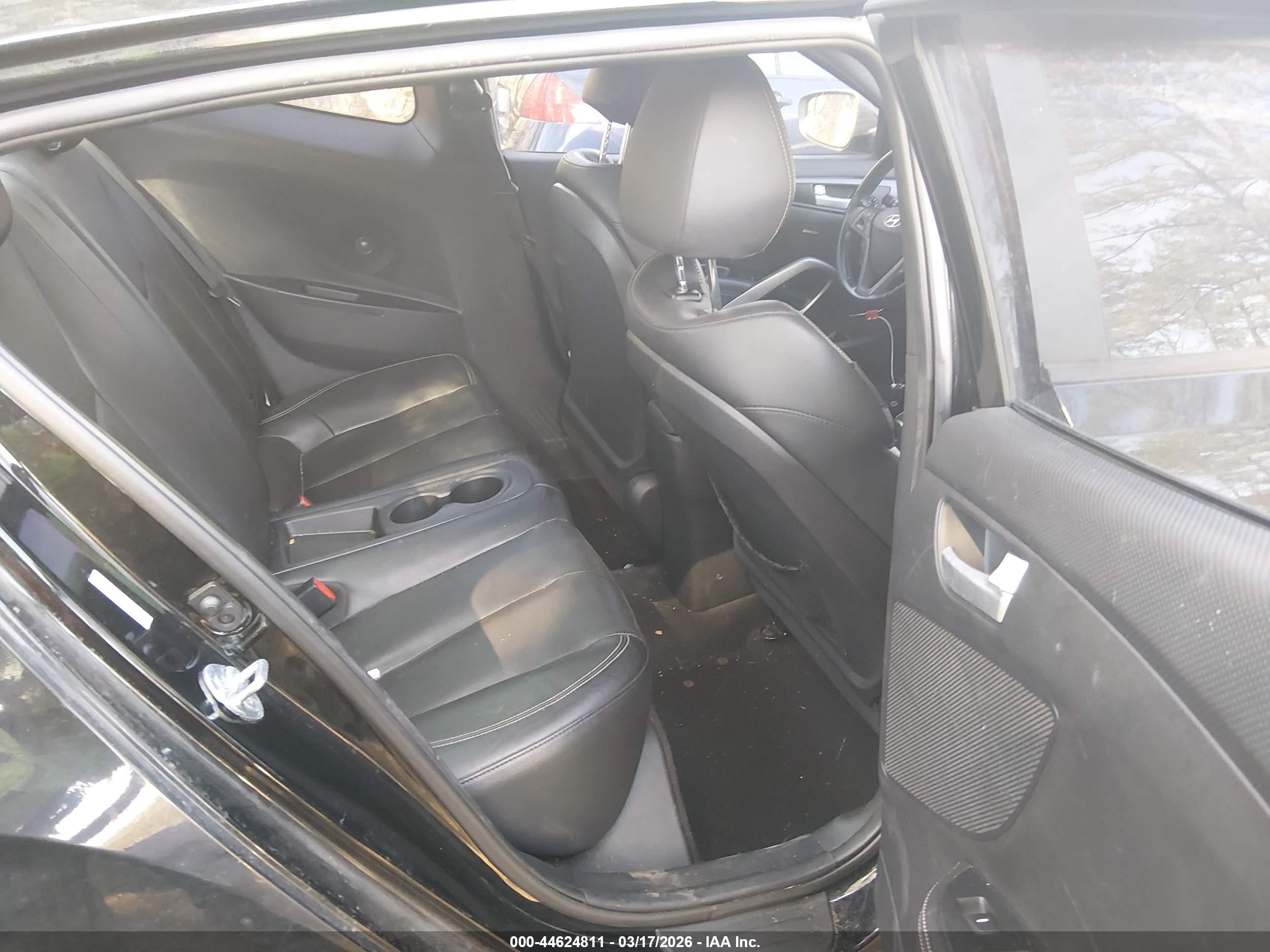 HYUNDAI VELOSTER image 8