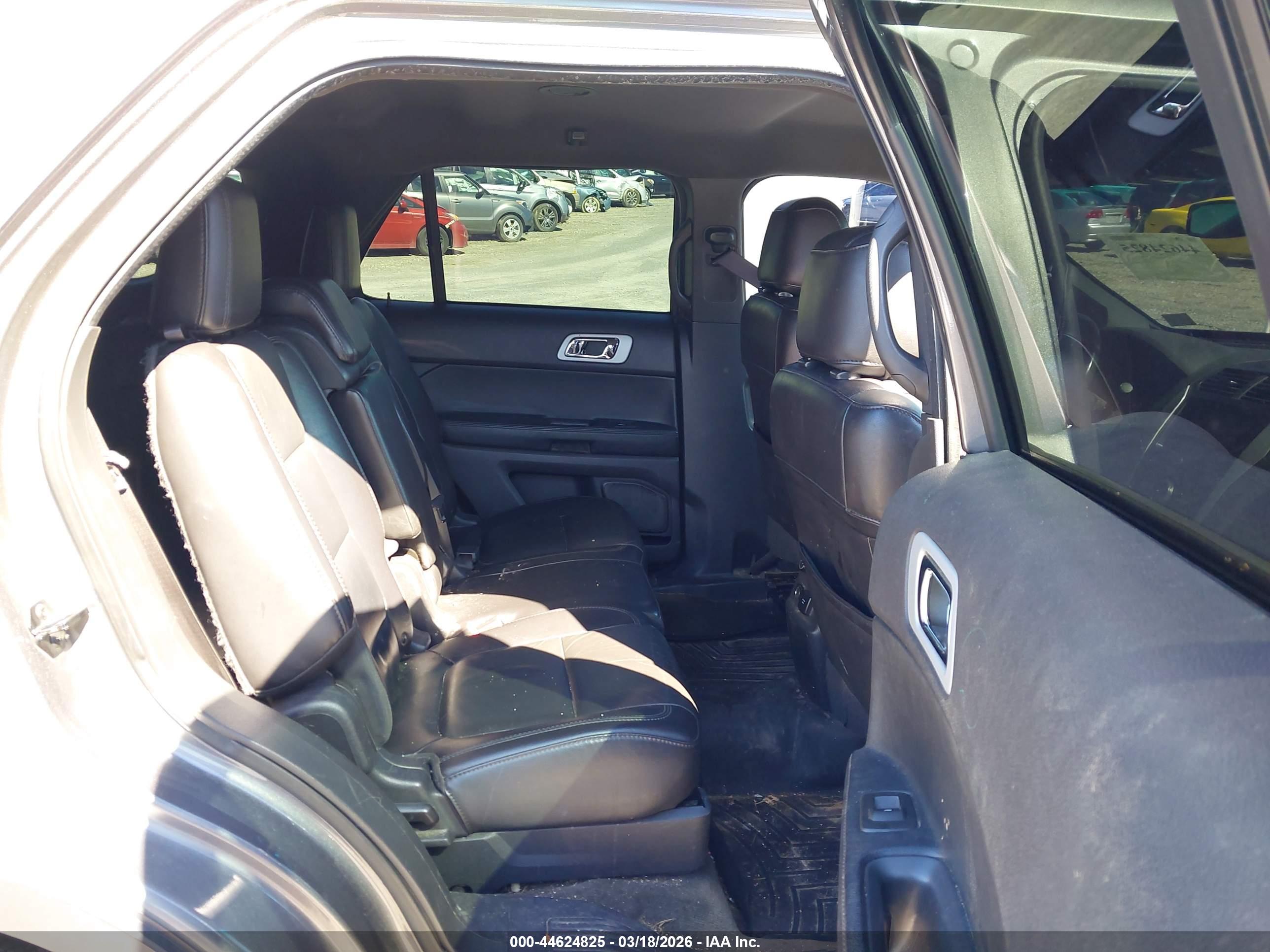 FORD EXPLORER image 8