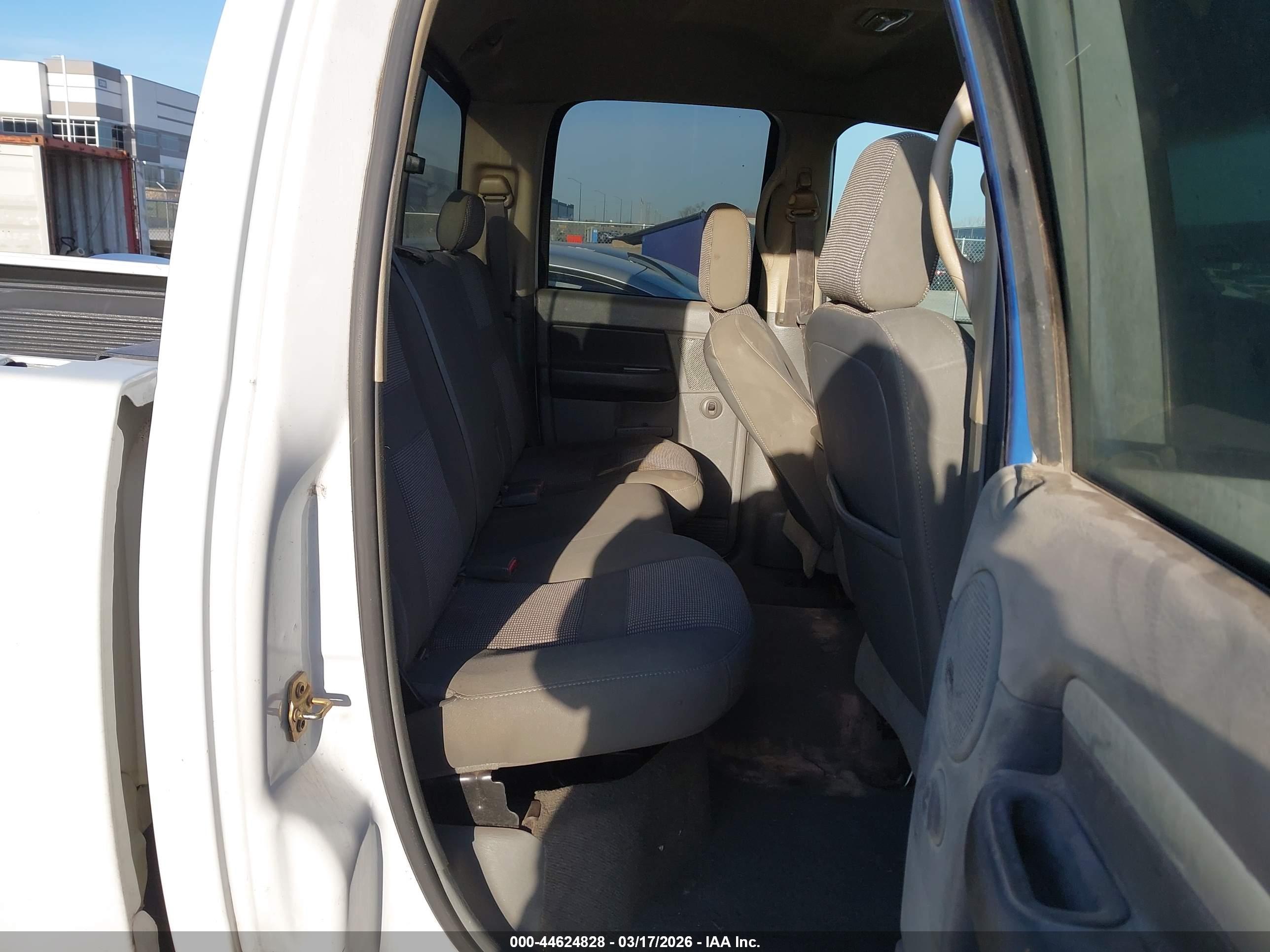 DODGE RAM image 8