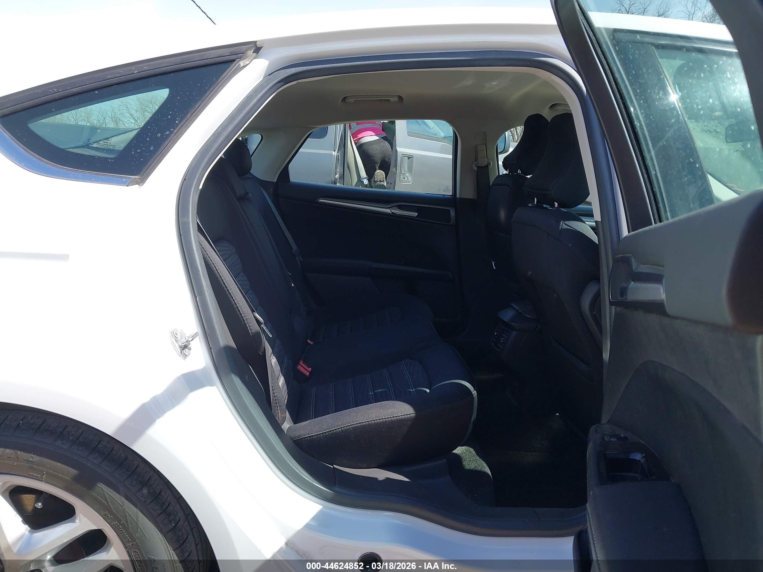 FORD FUSION image 8