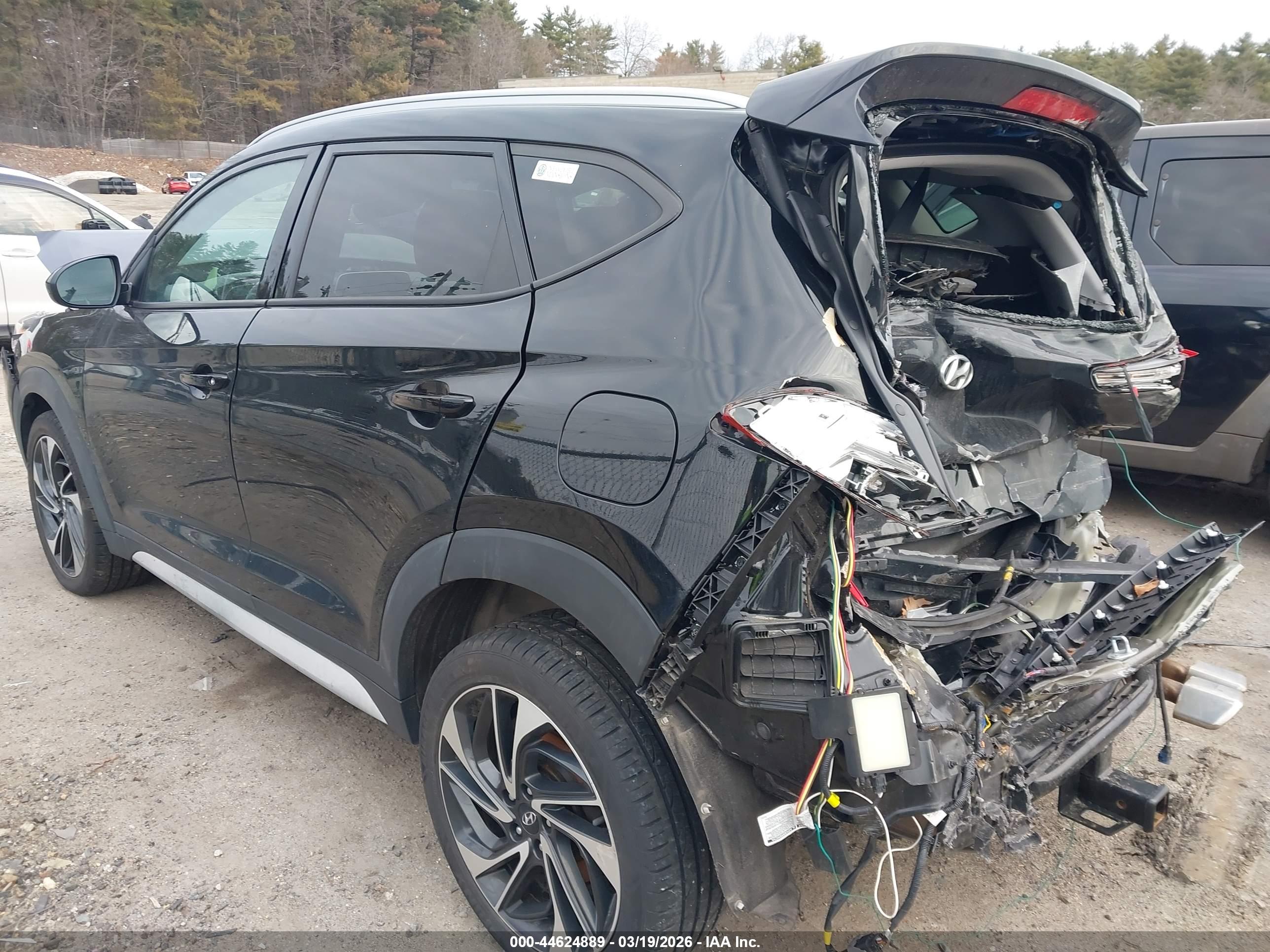 HYUNDAI TUCSON image 3