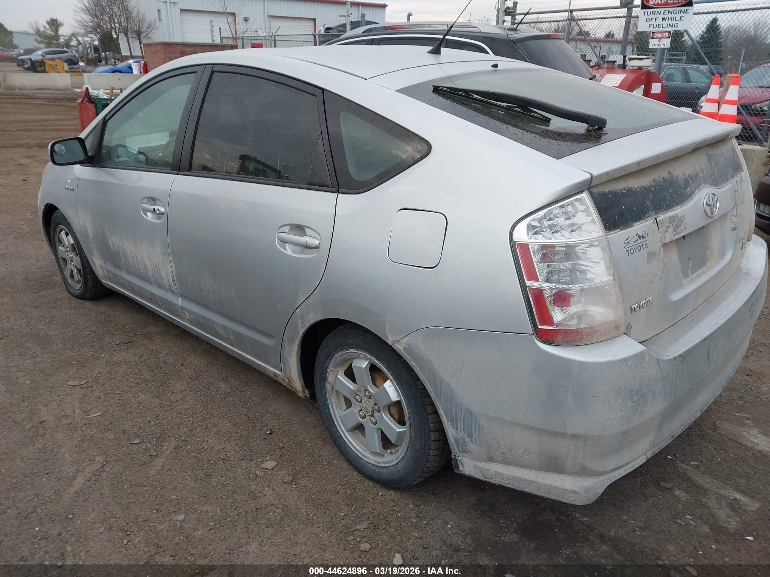 TOYOTA PRIUS image 3