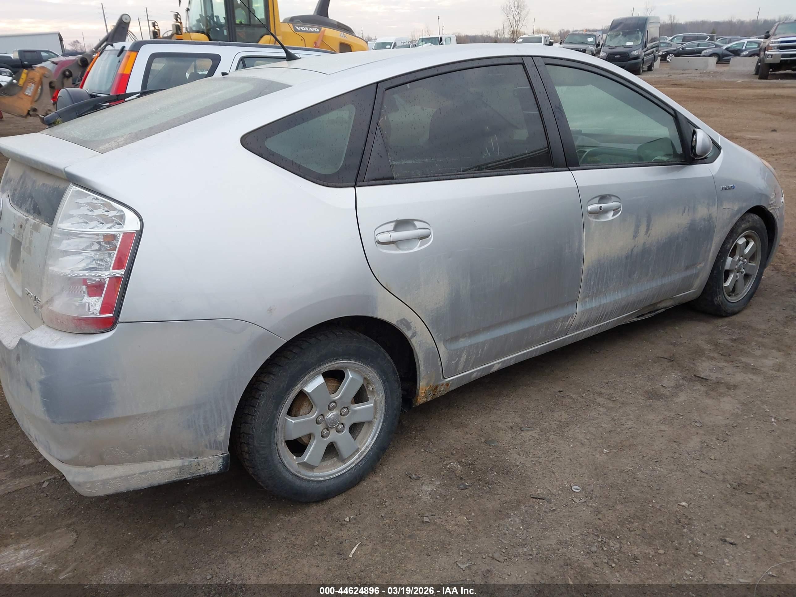 TOYOTA PRIUS image 4
