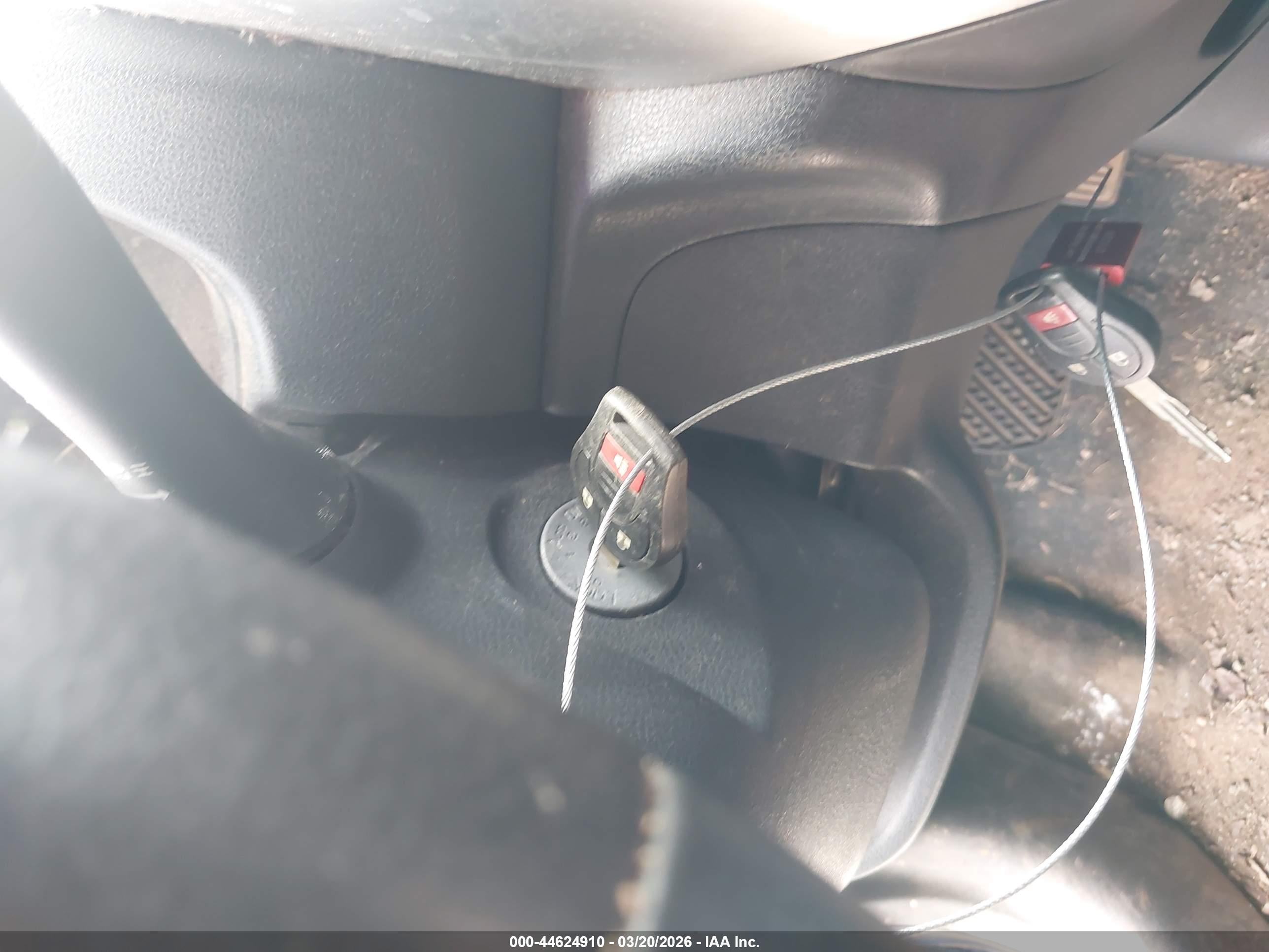 NISSAN VERSA image 11
