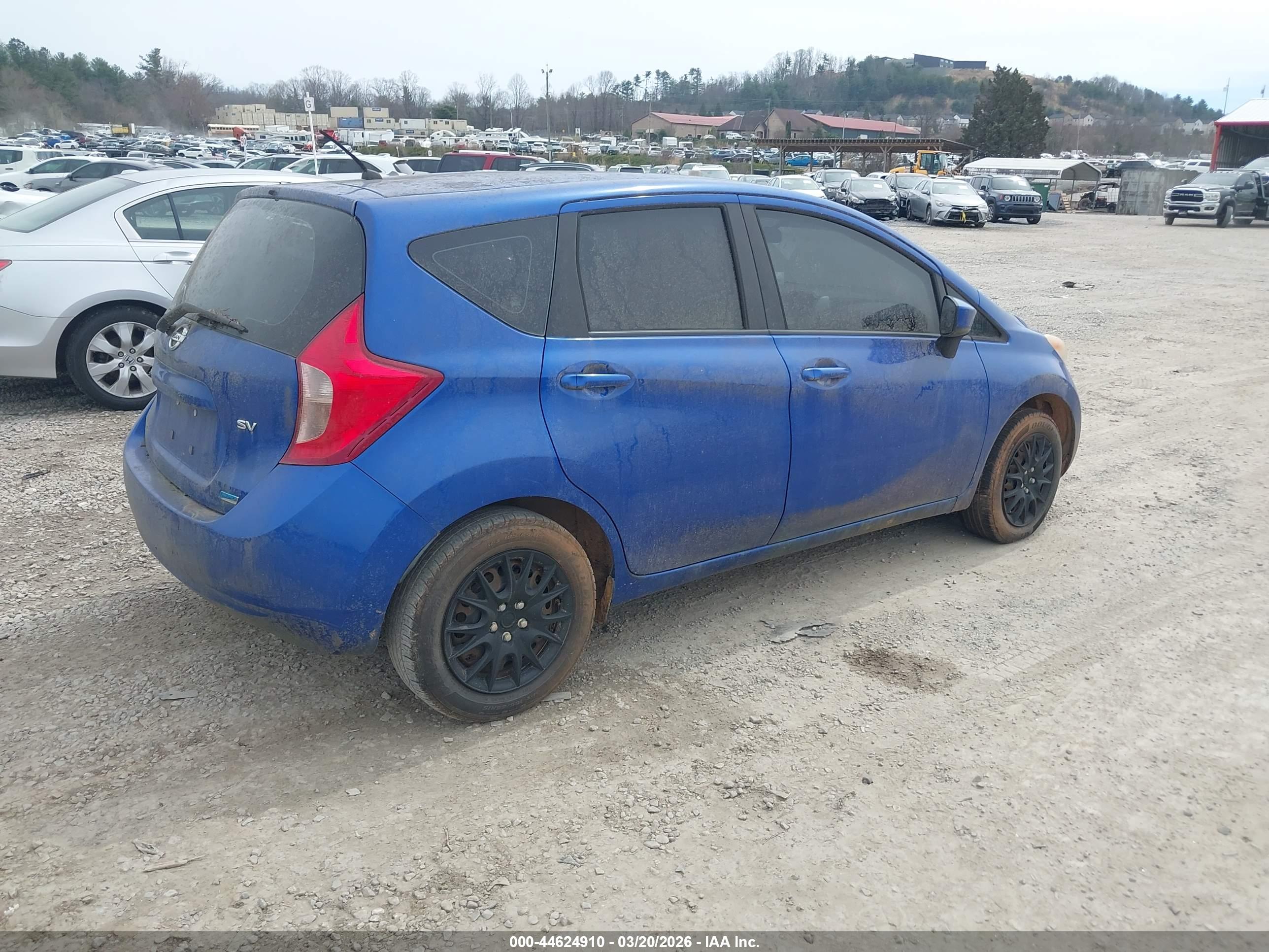NISSAN VERSA image 4