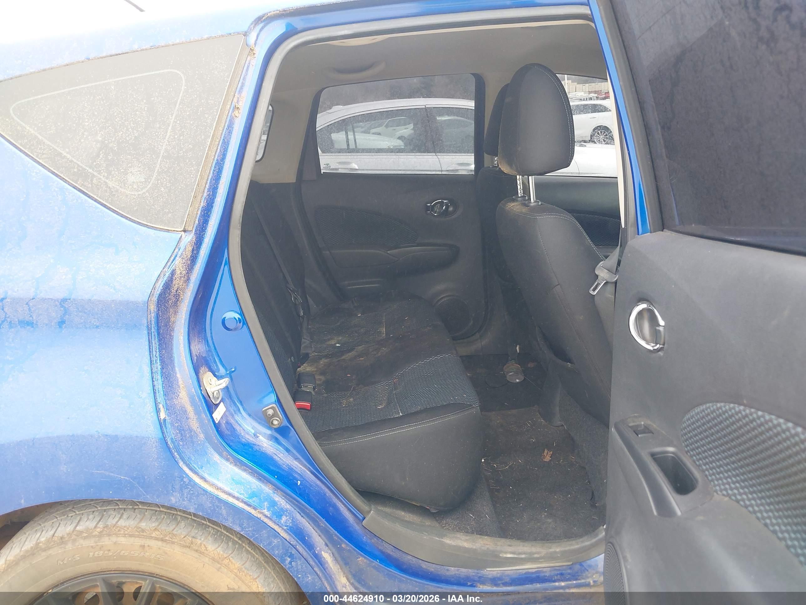 NISSAN VERSA image 8