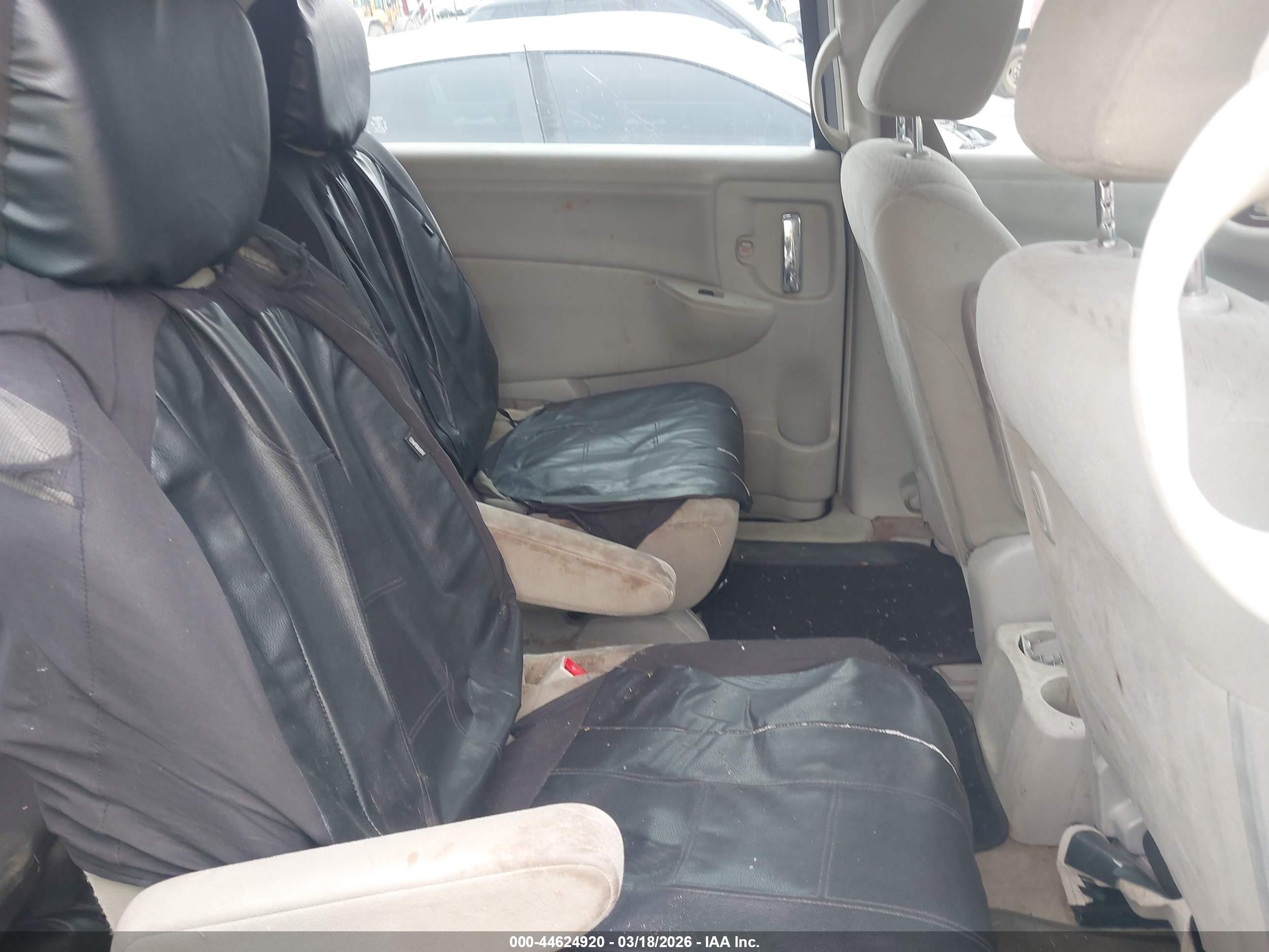 NISSAN QUEST image 8