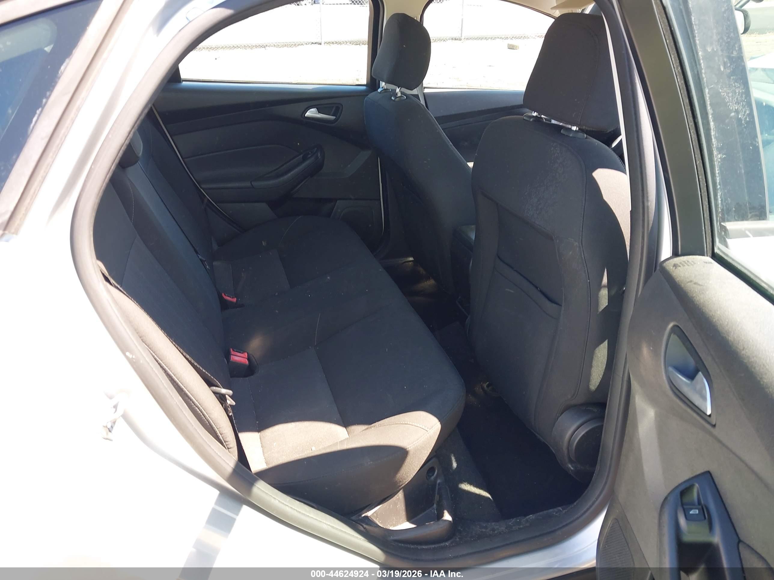 FORD FOCUS image 8
