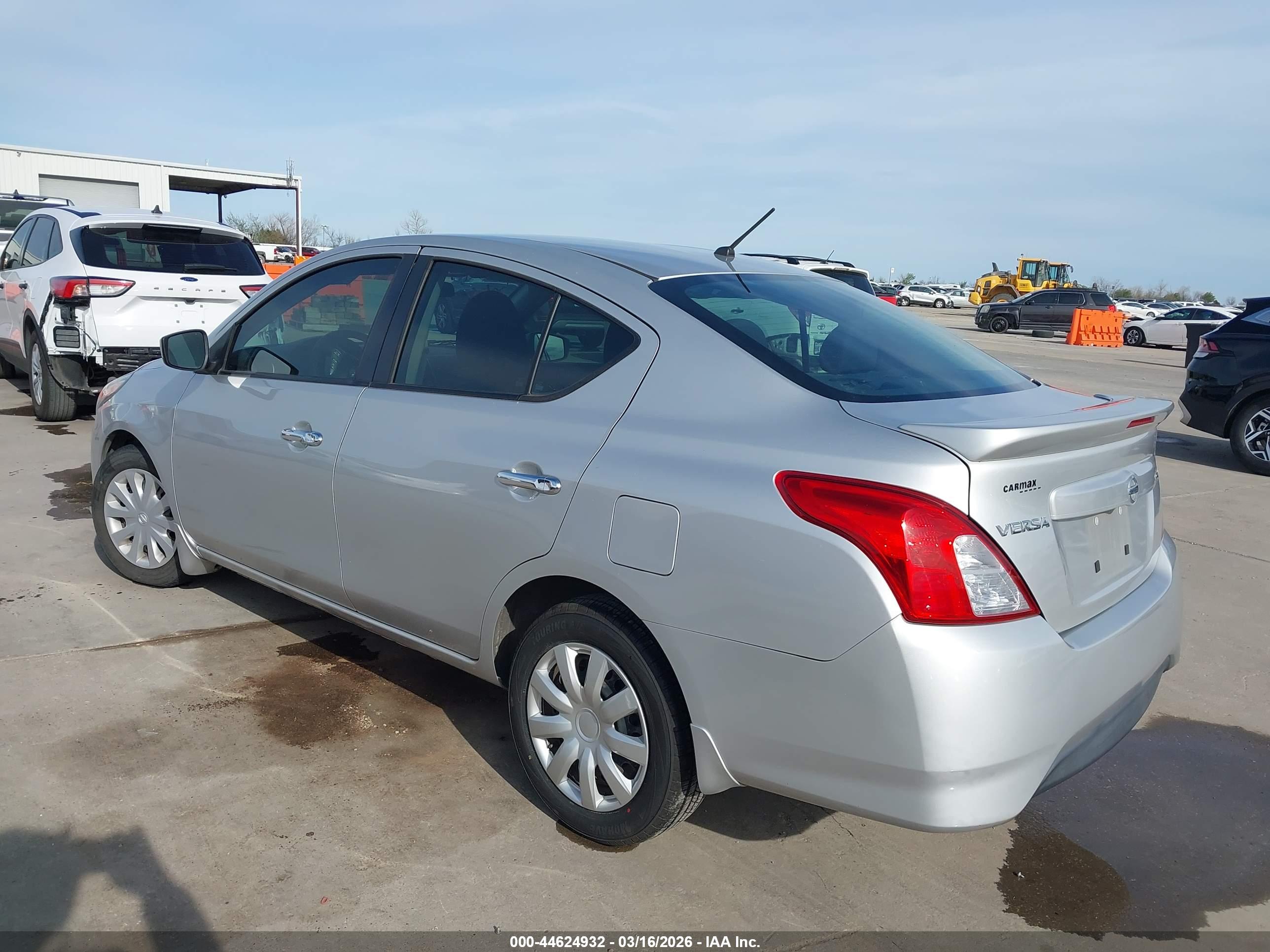 NISSAN VERSA image 3