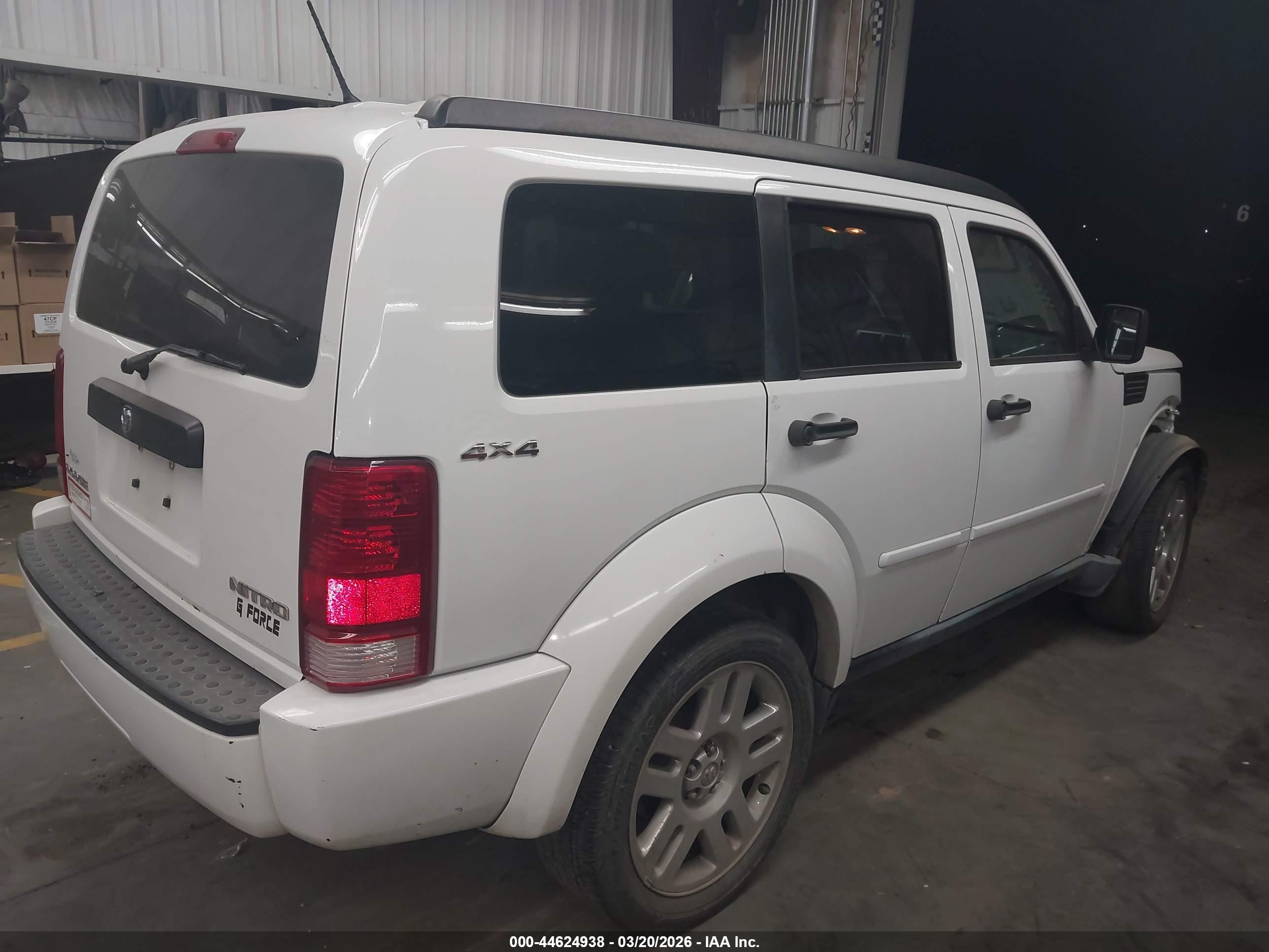 DODGE NITRO image 4