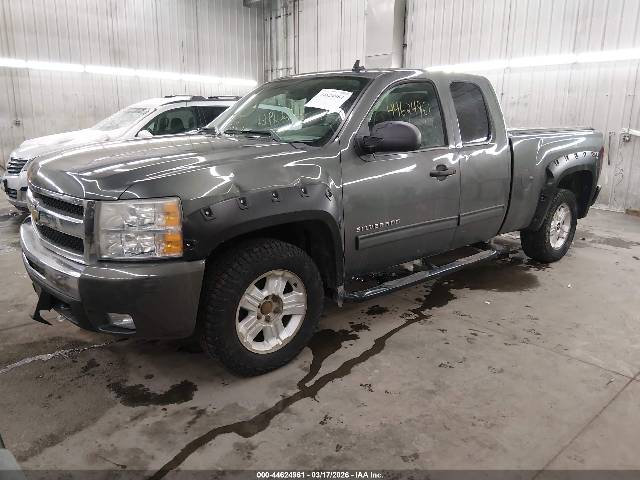CHEVROLET SILVERADO image 2