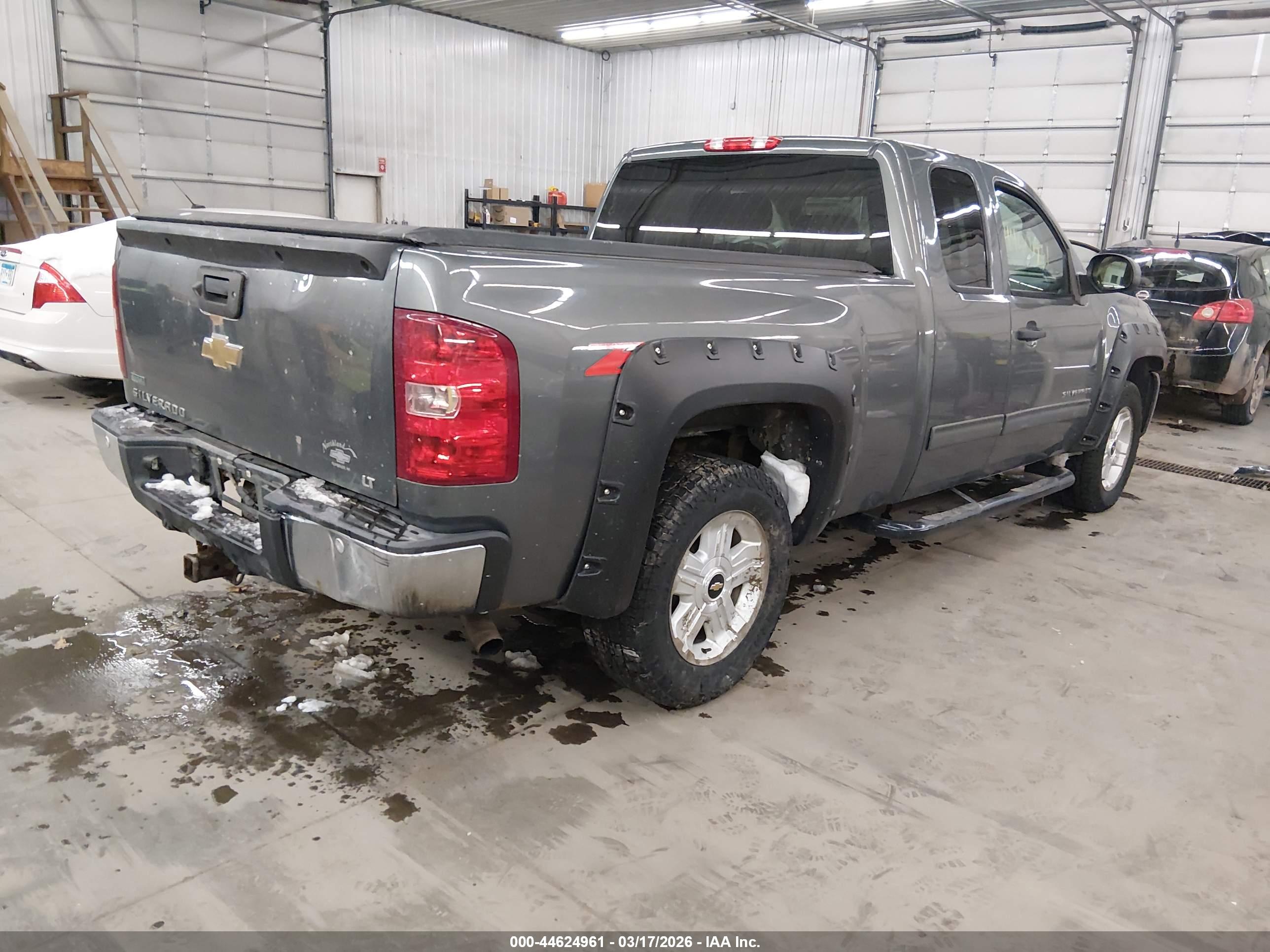 CHEVROLET SILVERADO image 4