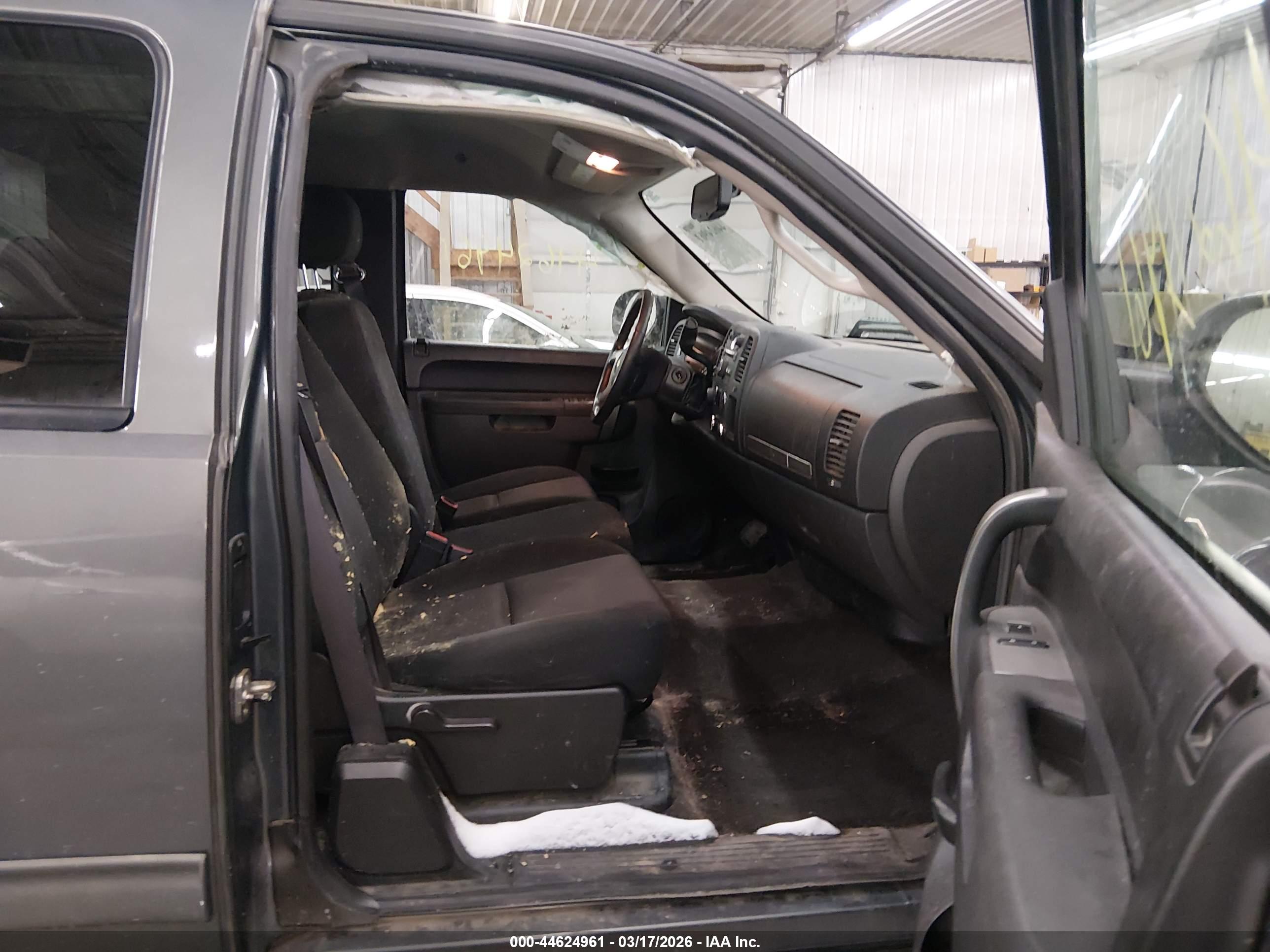 CHEVROLET SILVERADO image 5