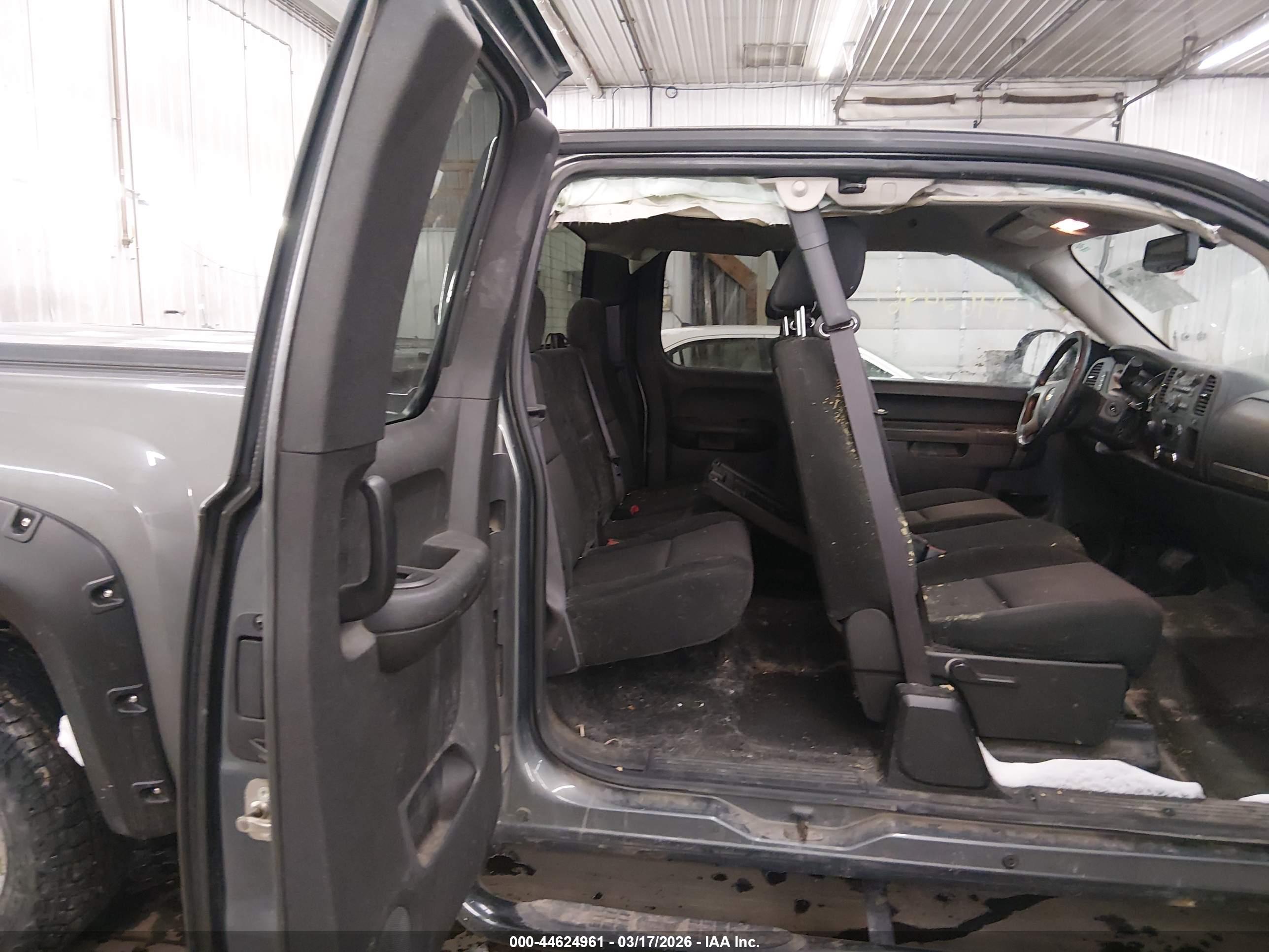 CHEVROLET SILVERADO image 8