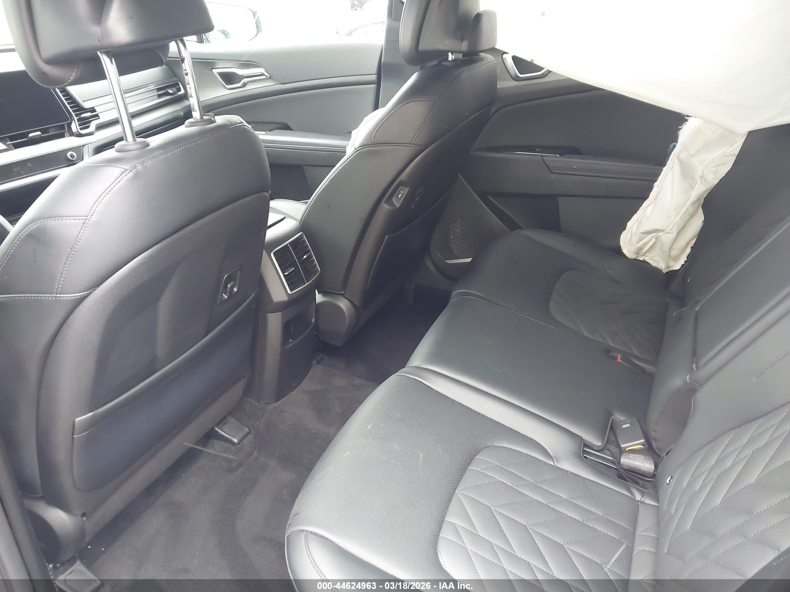 KIA SPORTAGE image 8
