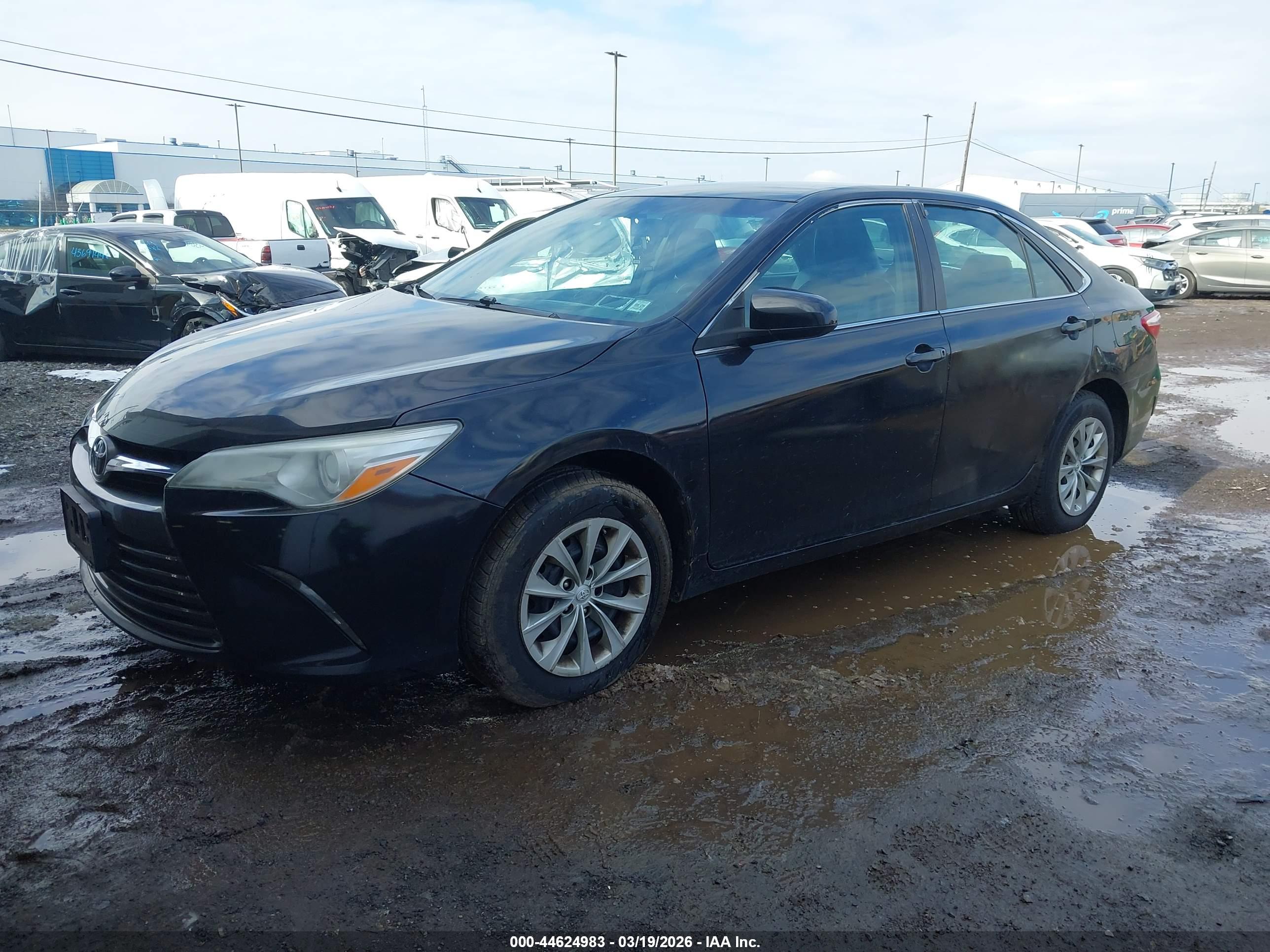 TOYOTA CAMRY image 2