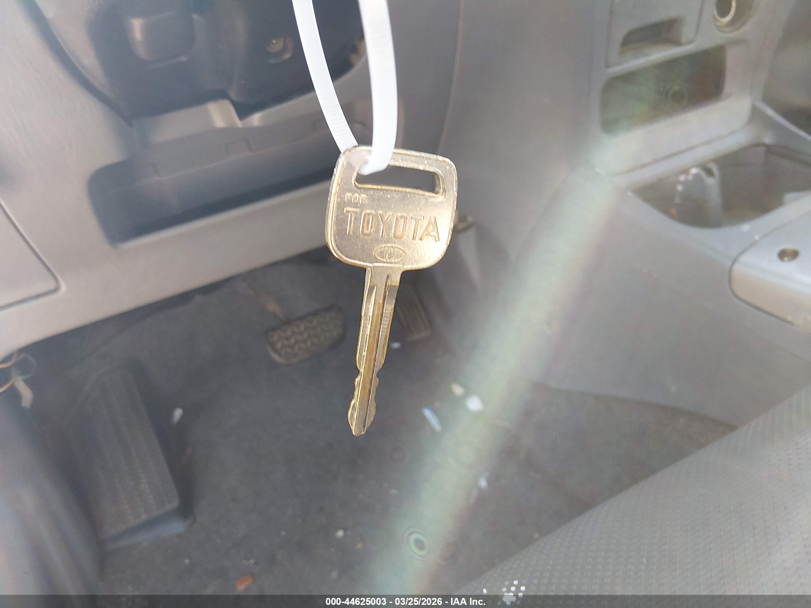 TOYOTA RAV4 image 11