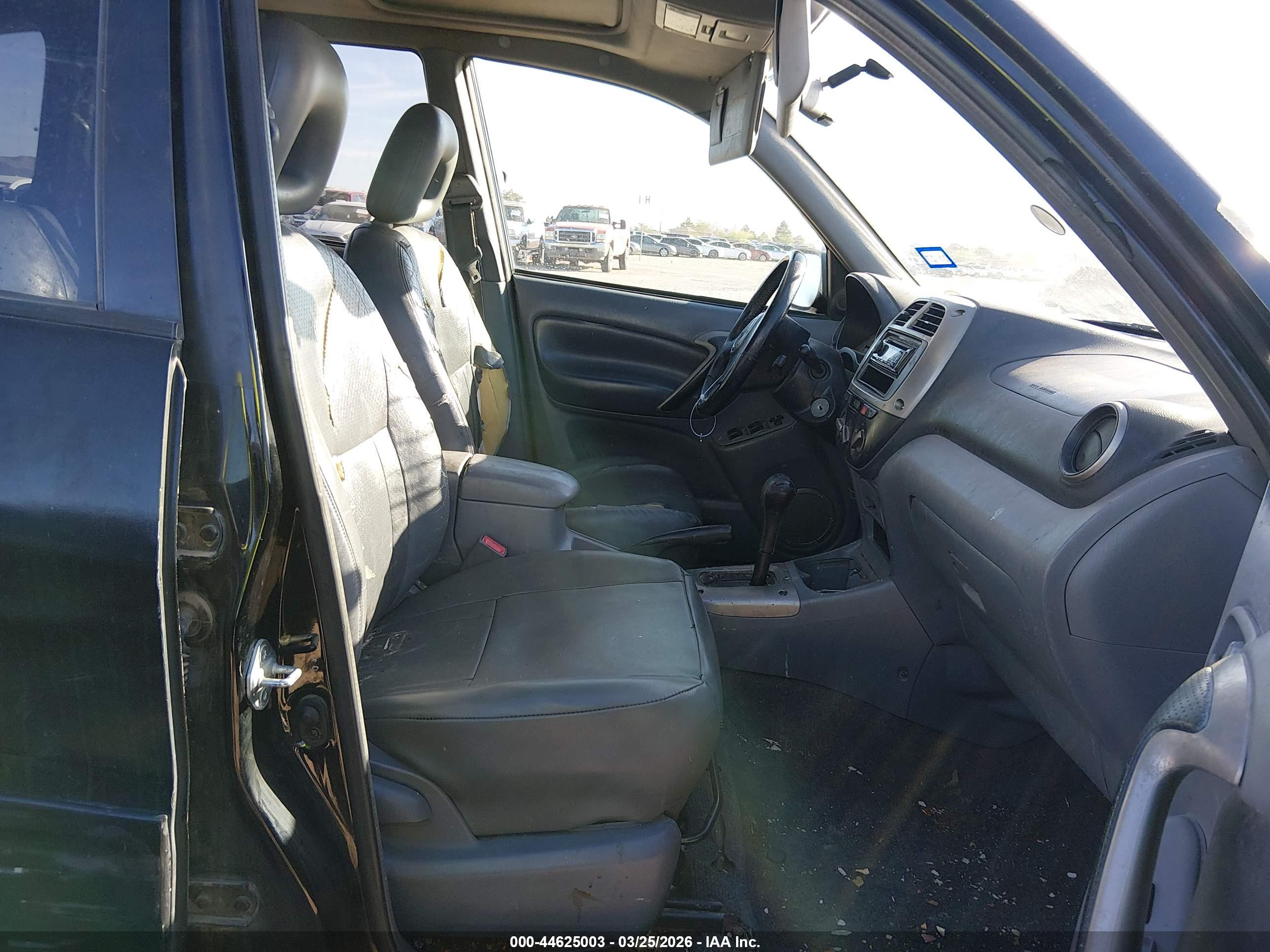 TOYOTA RAV4 image 5