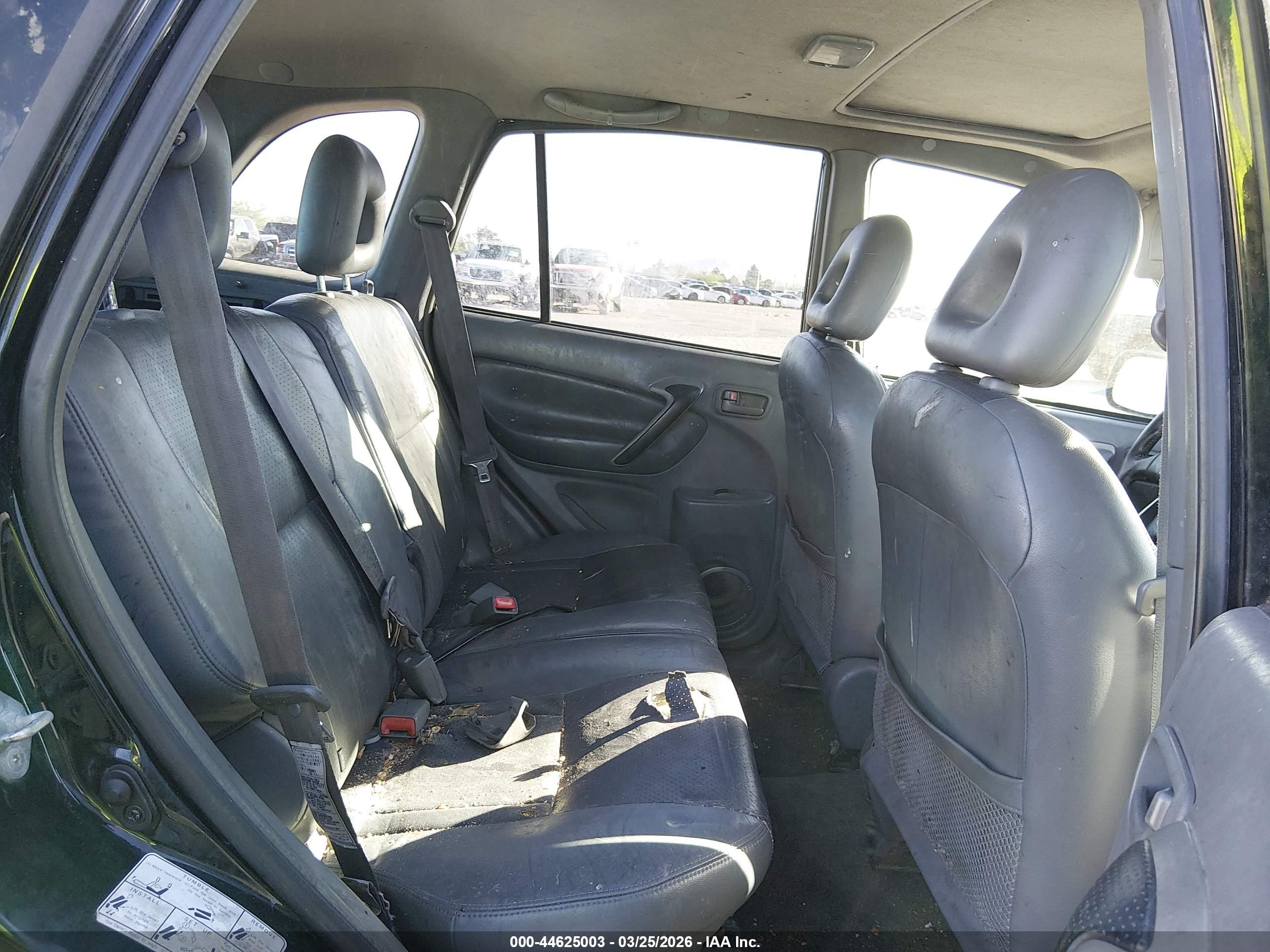 TOYOTA RAV4 image 8