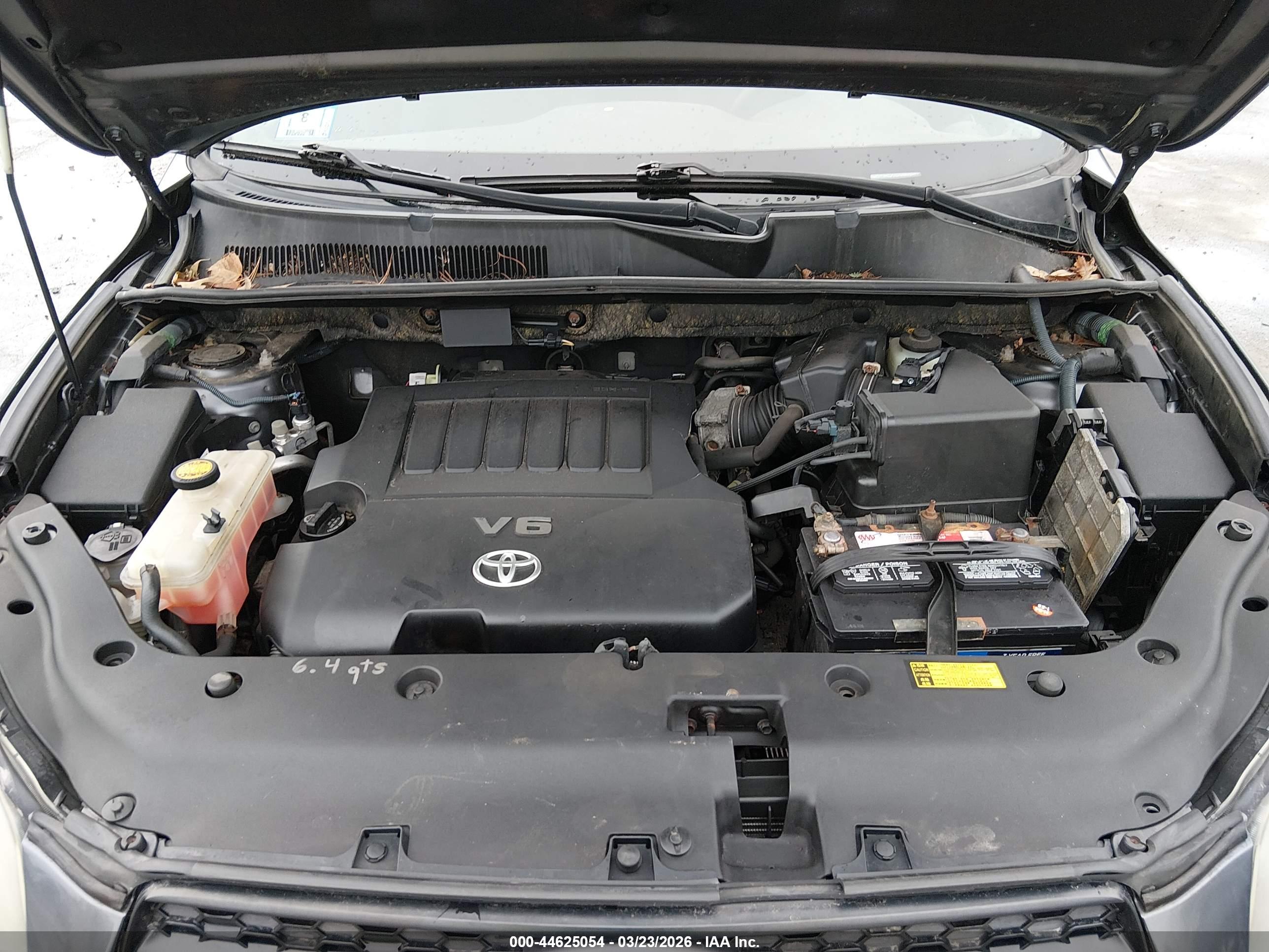 TOYOTA RAV4 image 10