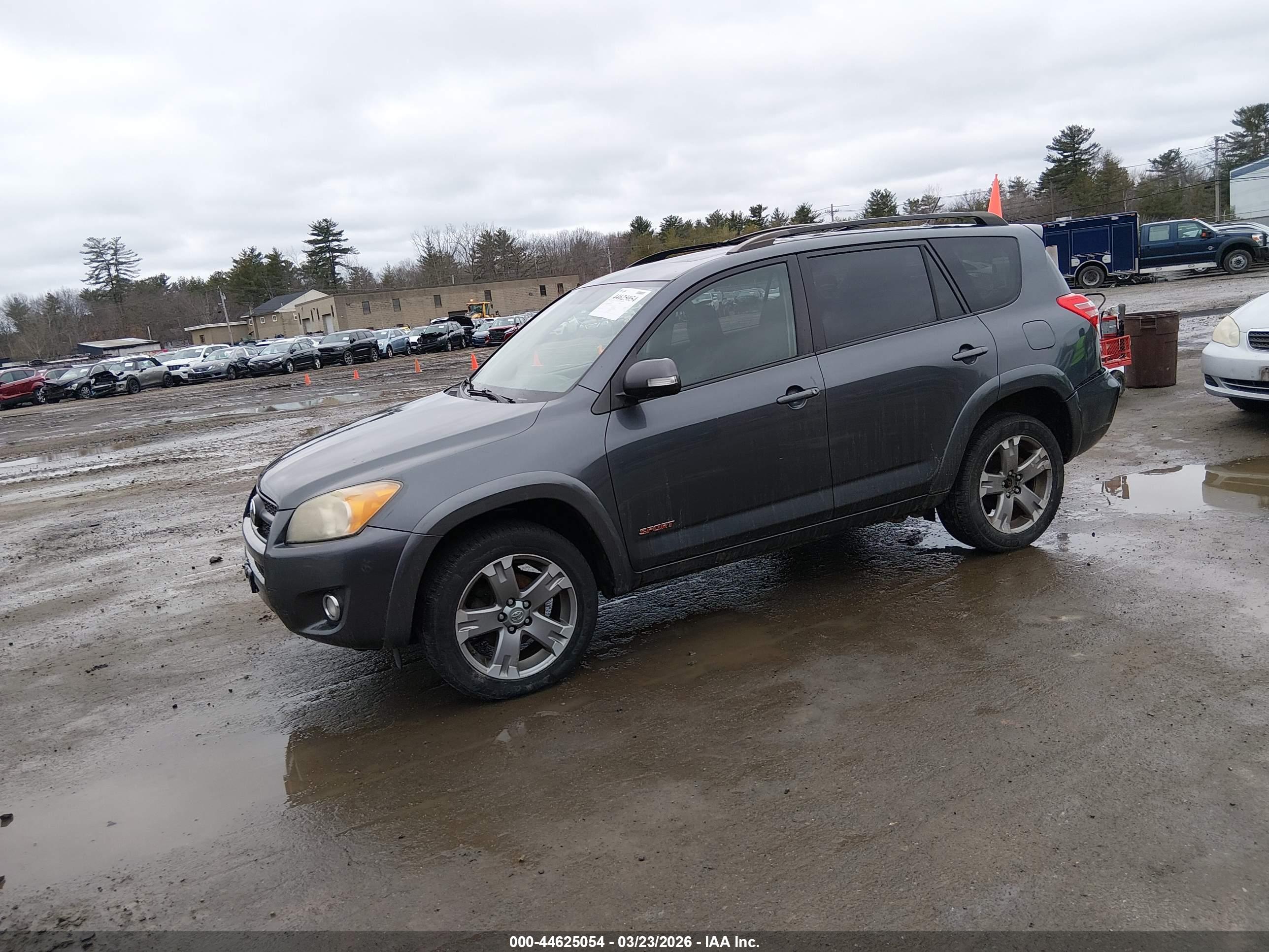 TOYOTA RAV4 image 2