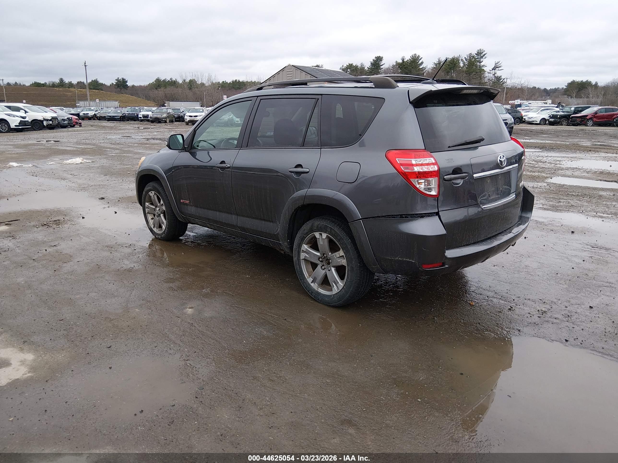 TOYOTA RAV4 image 3
