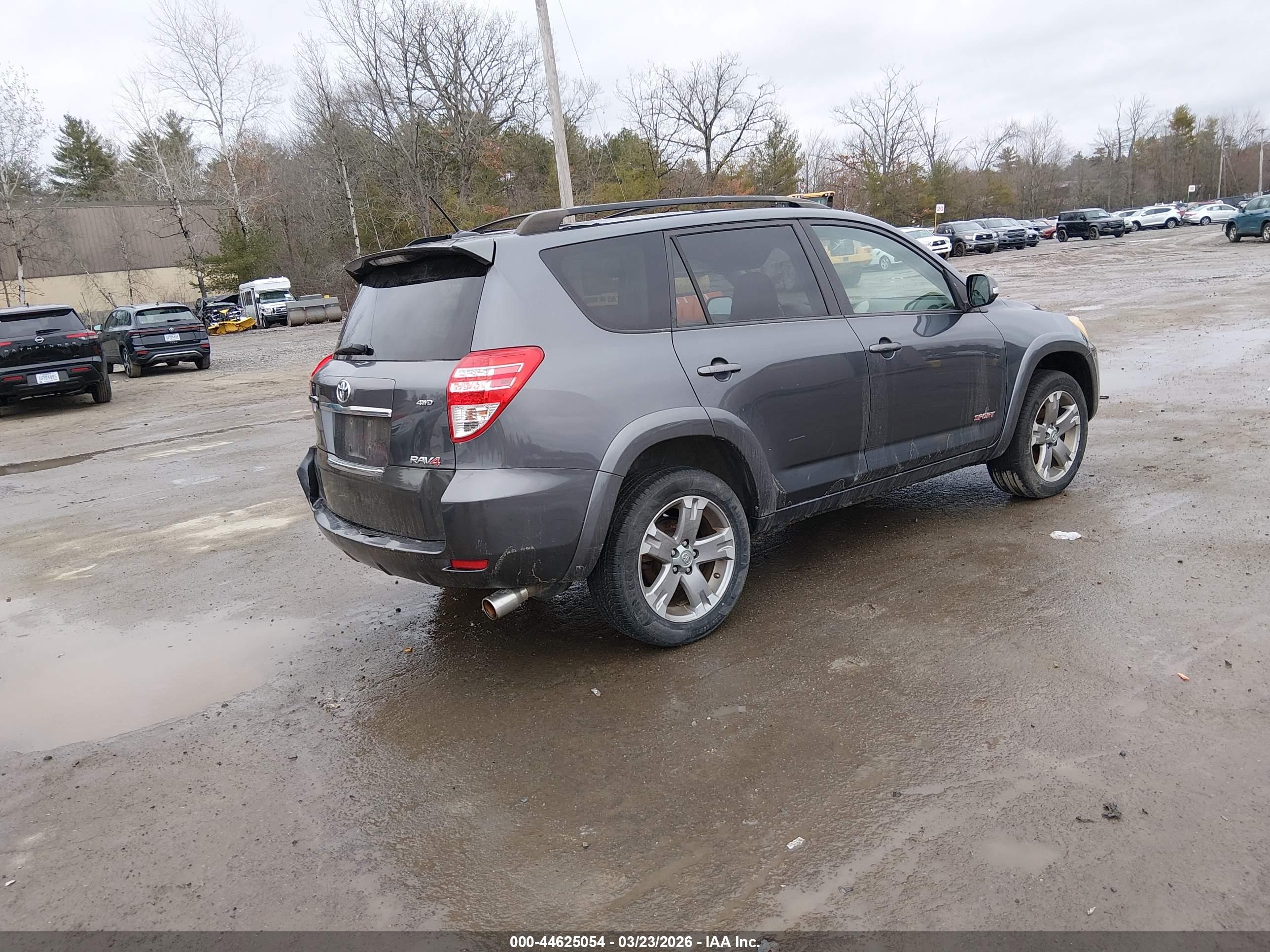 TOYOTA RAV4 image 4