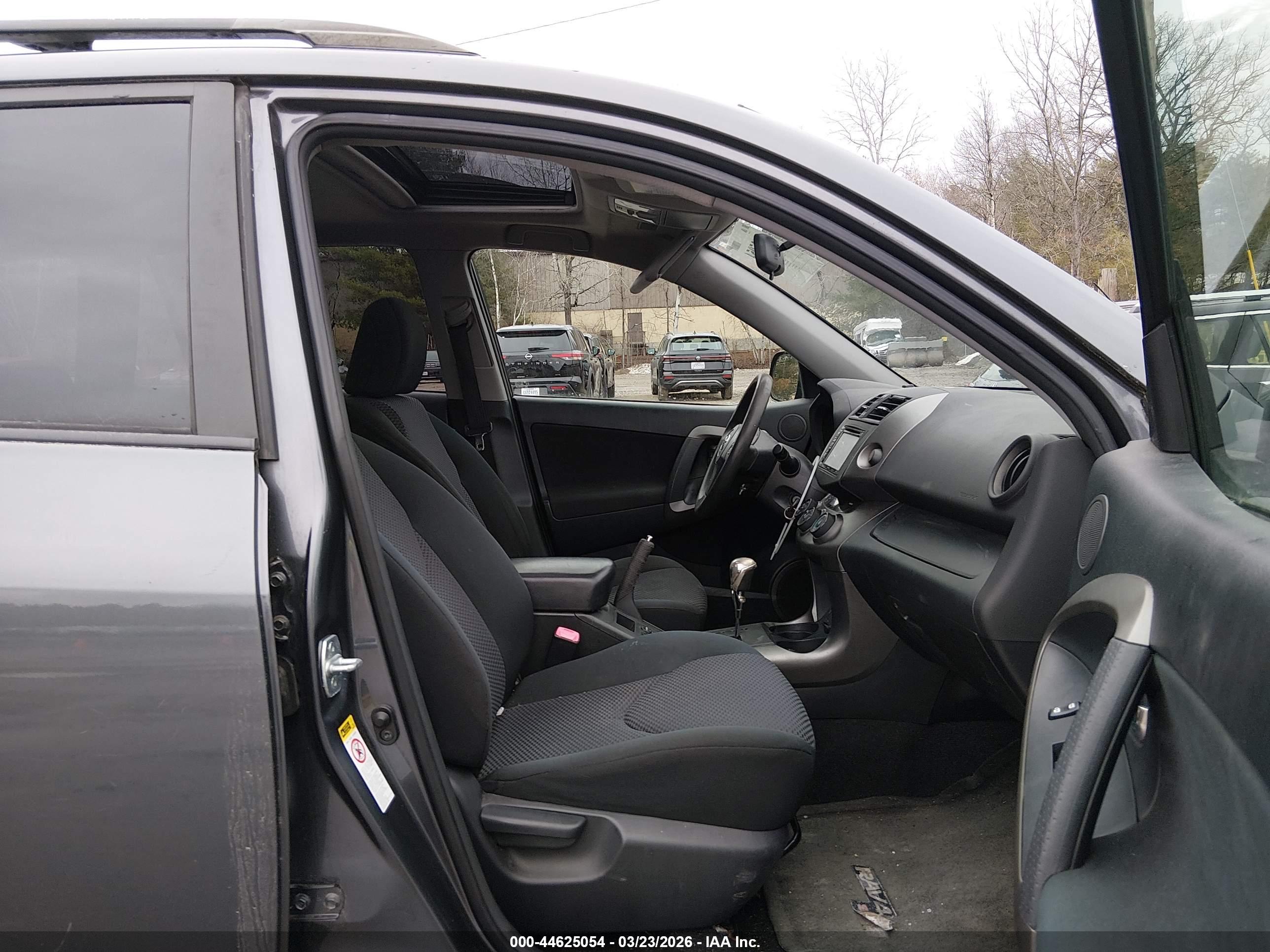 TOYOTA RAV4 image 5