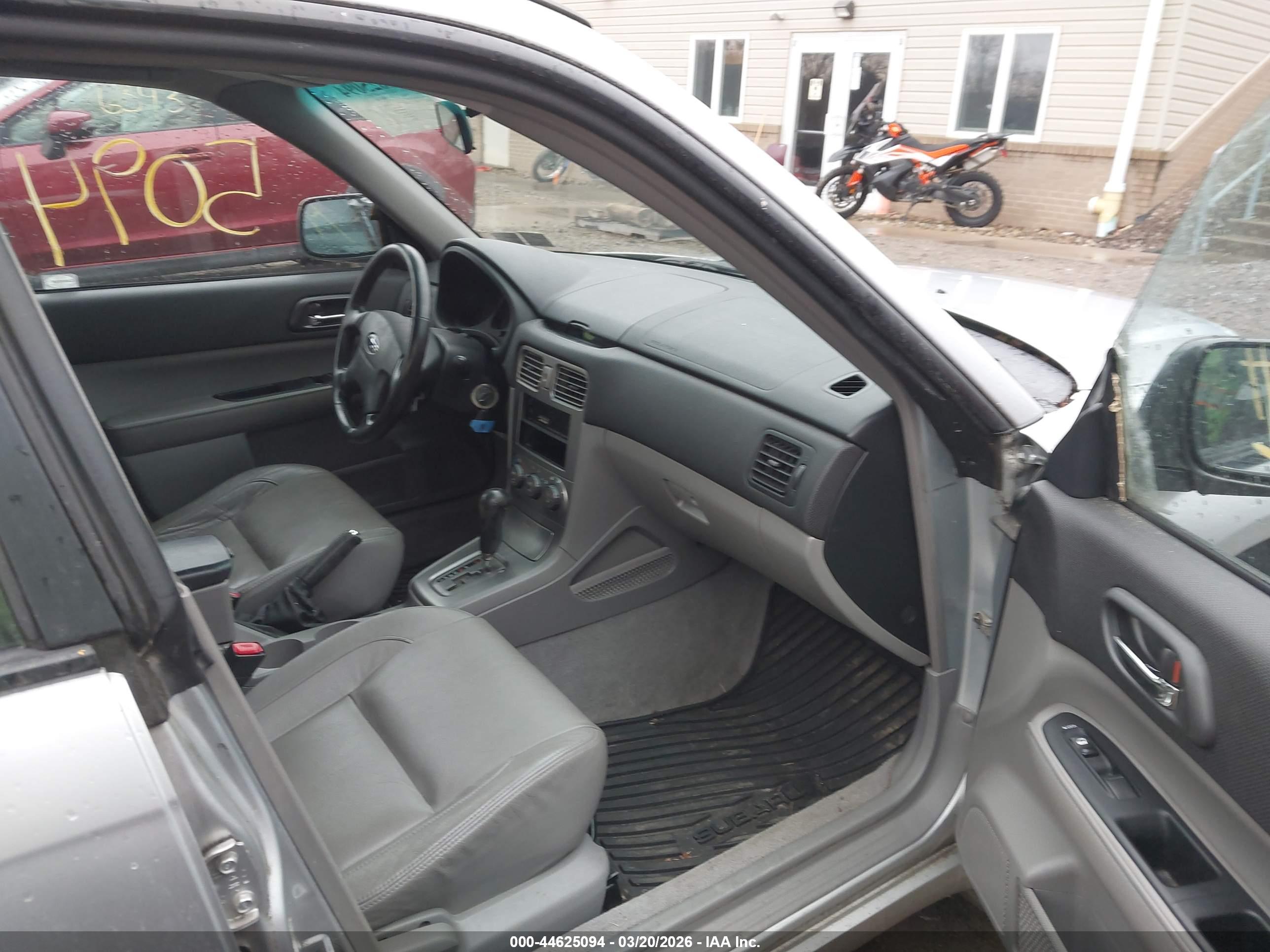 SUBARU FORESTER image 5
