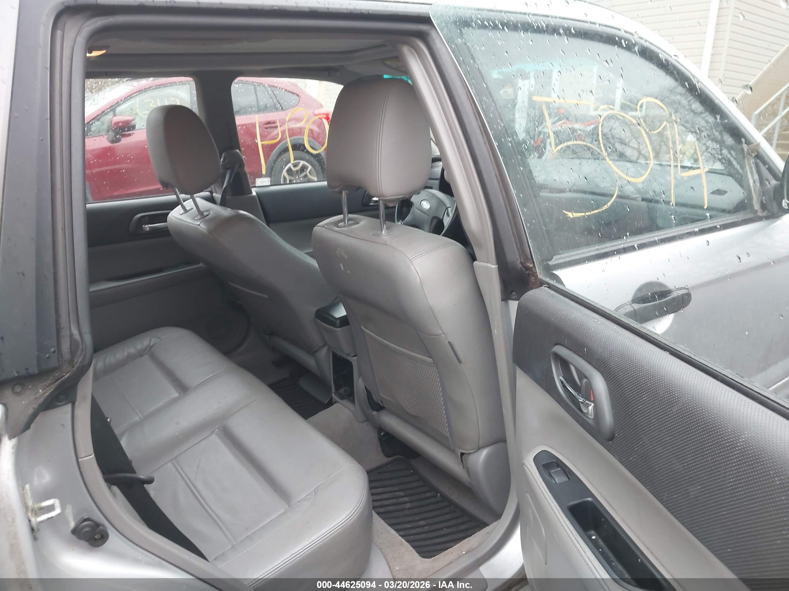 SUBARU FORESTER image 8
