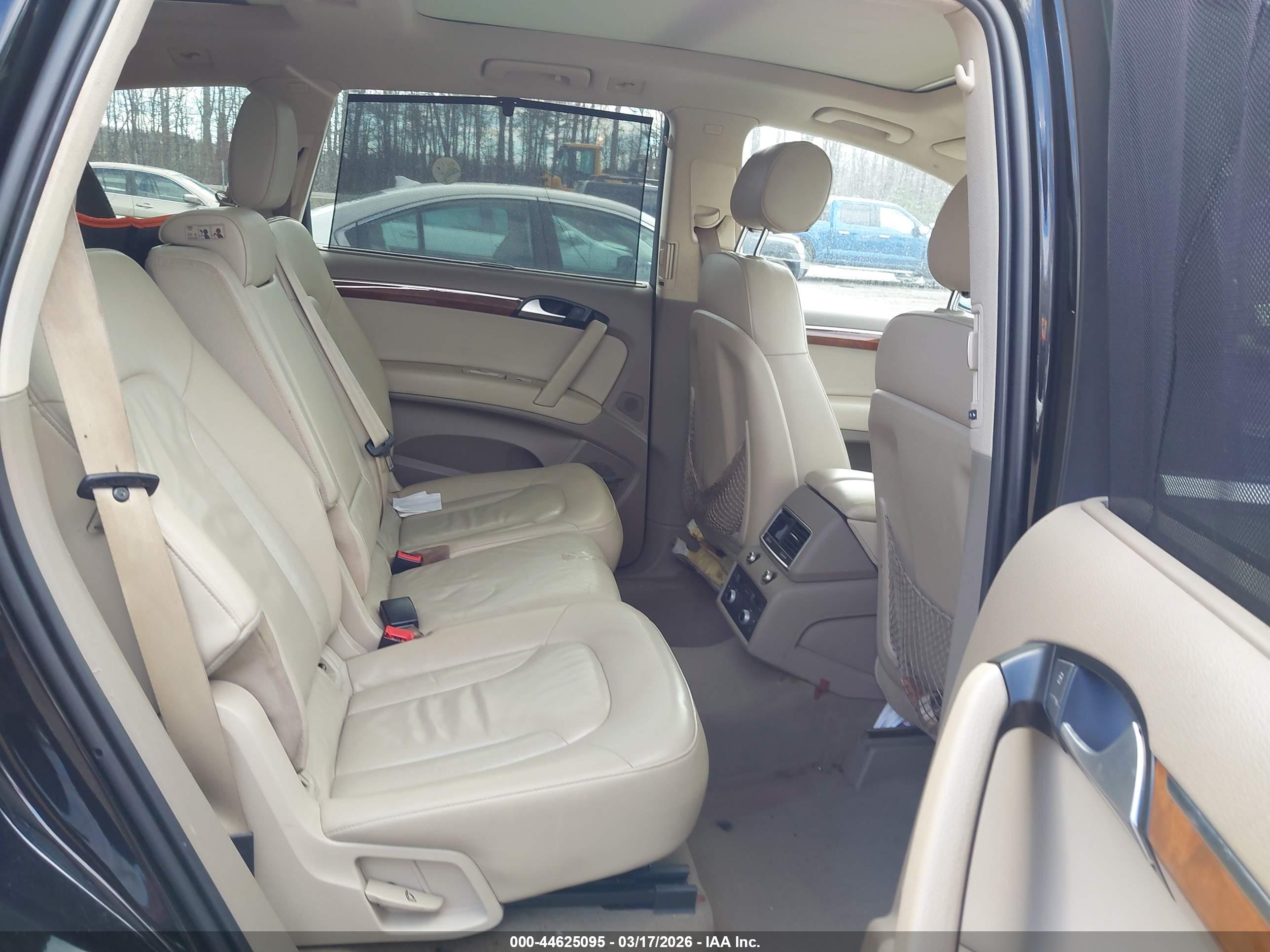 AUDI Q7 image 8