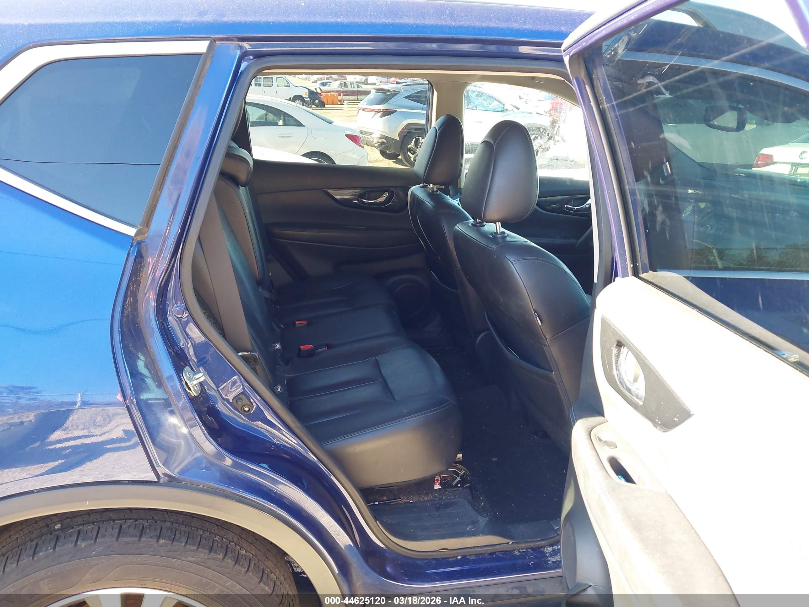 NISSAN ROGUE image 8