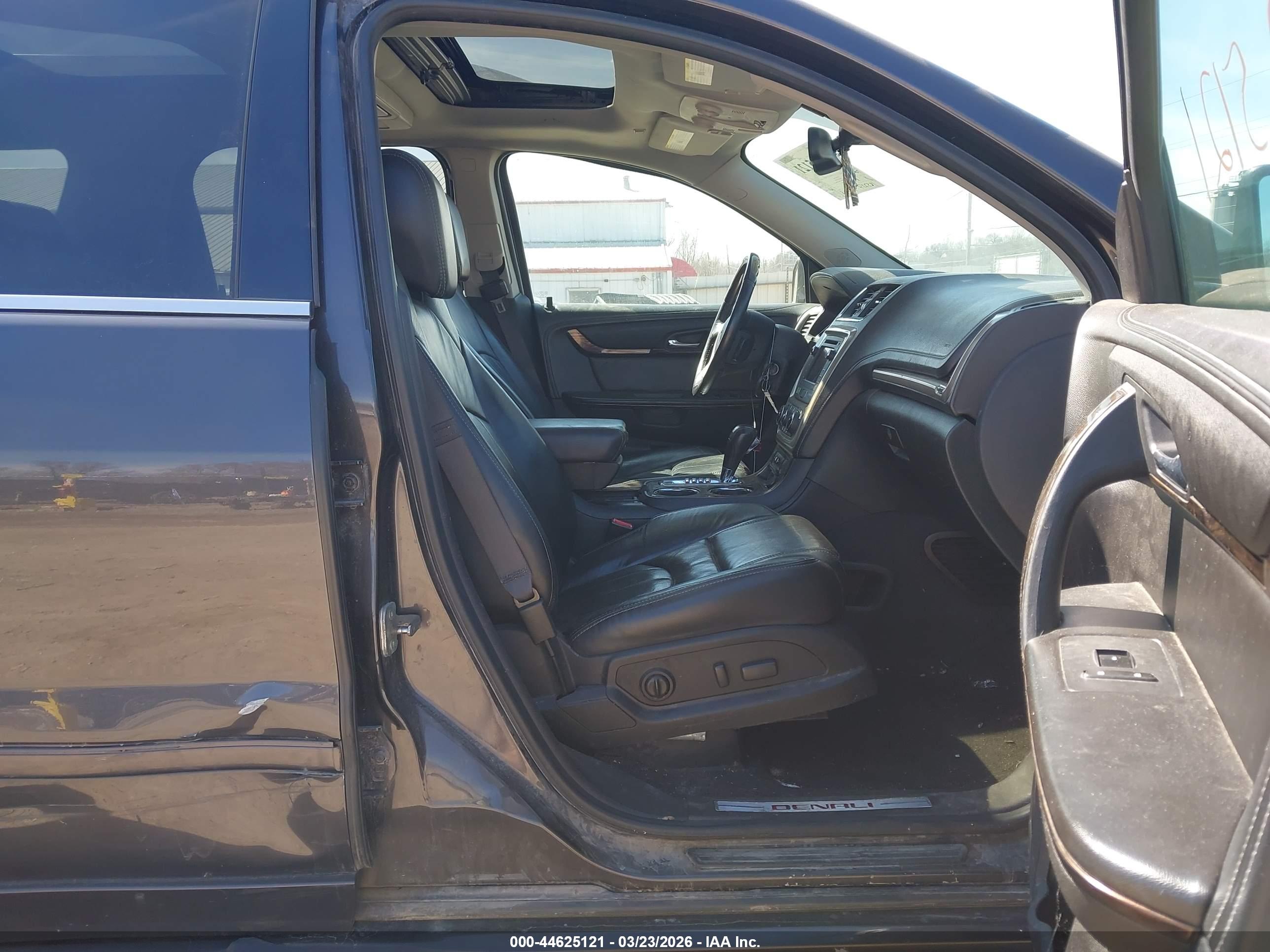 GMC ACADIA image 5