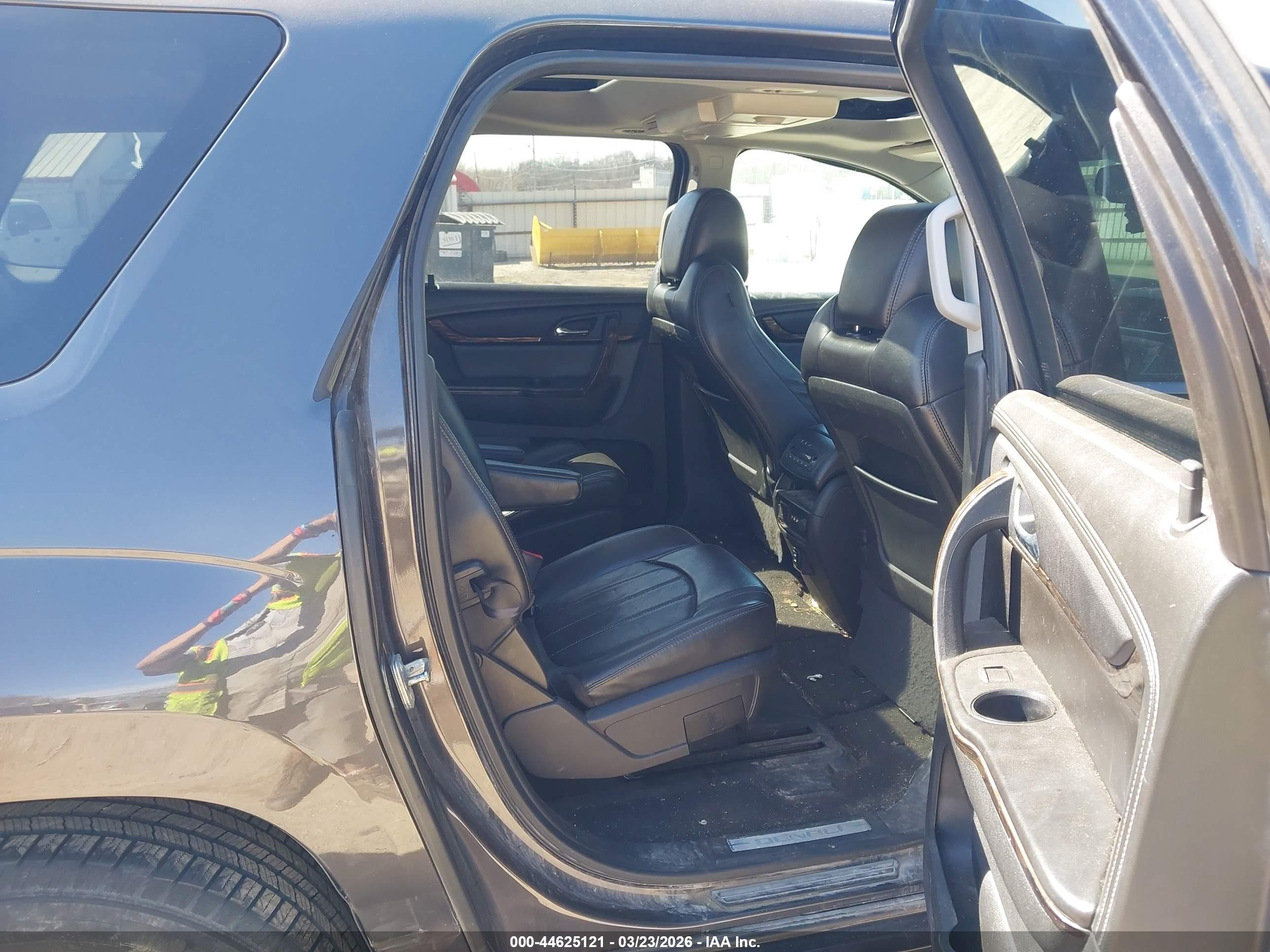 GMC ACADIA image 8