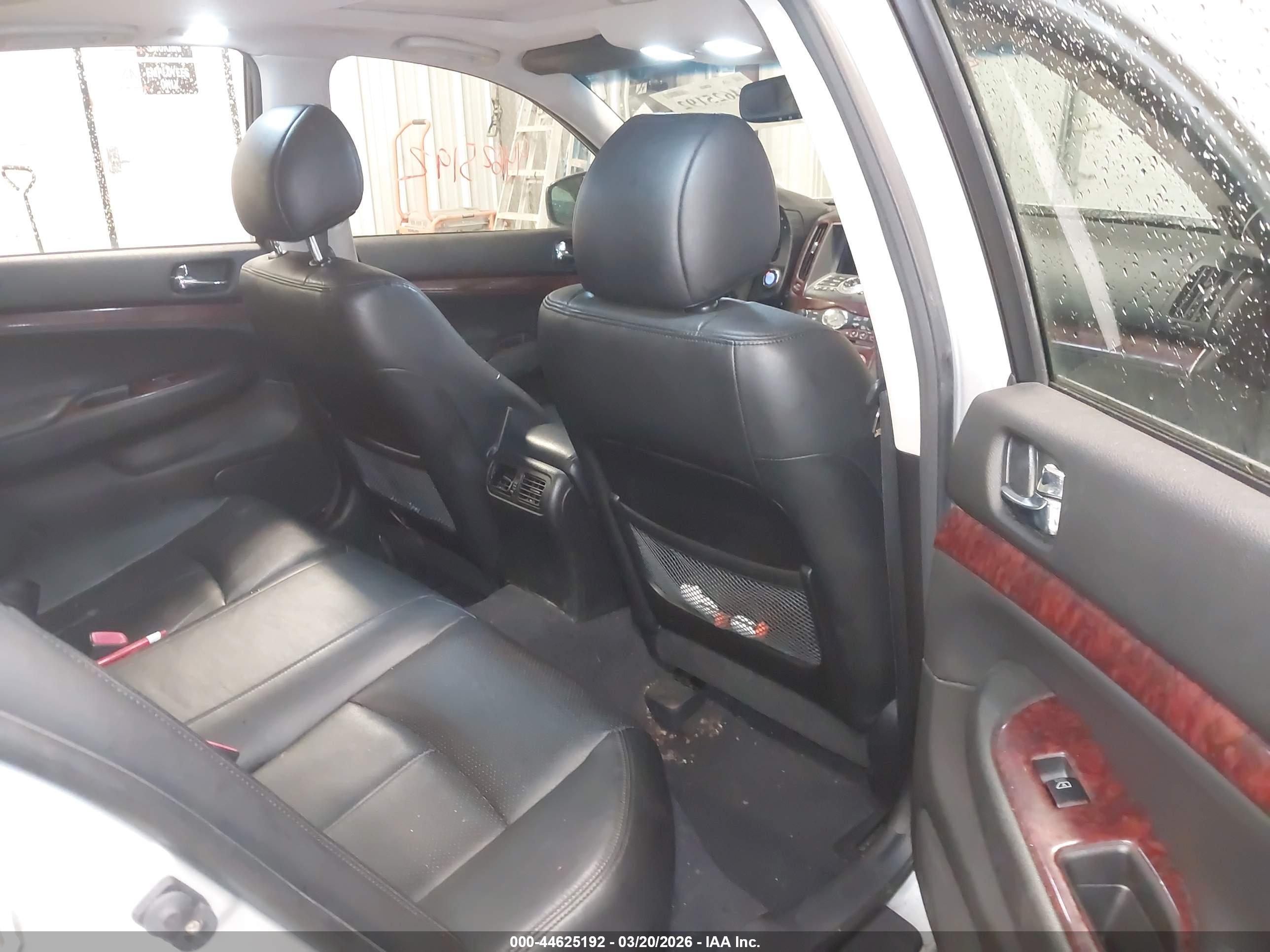 INFINITI G37X image 8