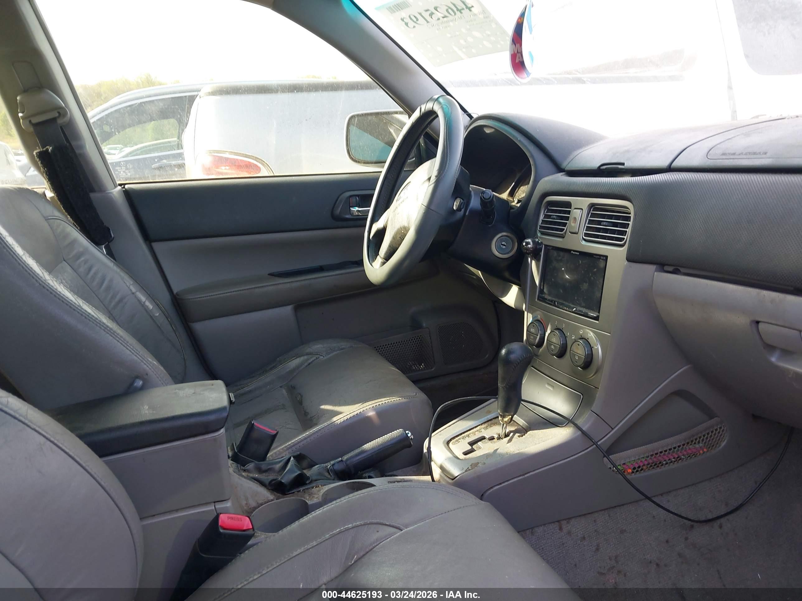 SUBARU FORESTER image 5