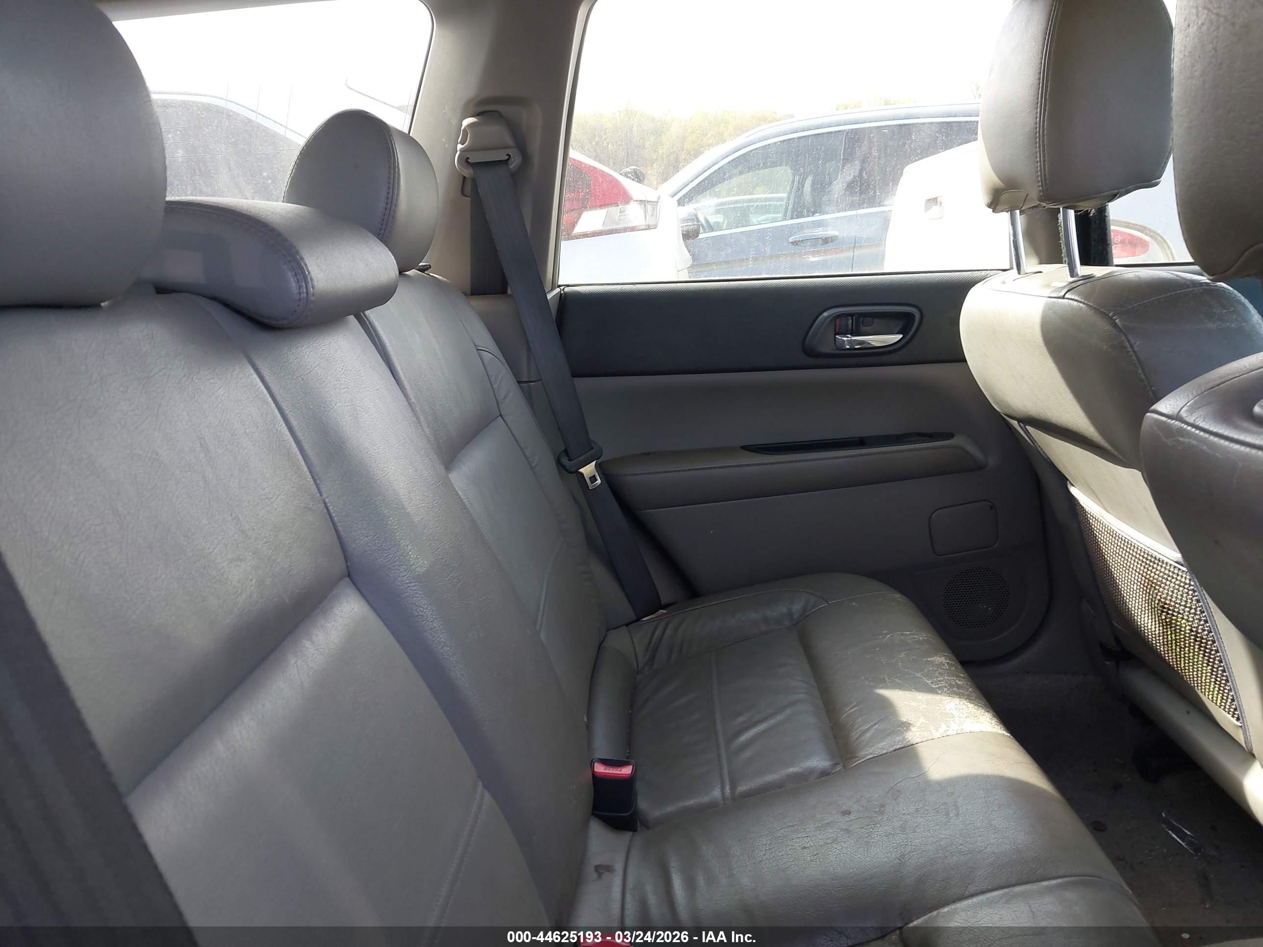 SUBARU FORESTER image 8