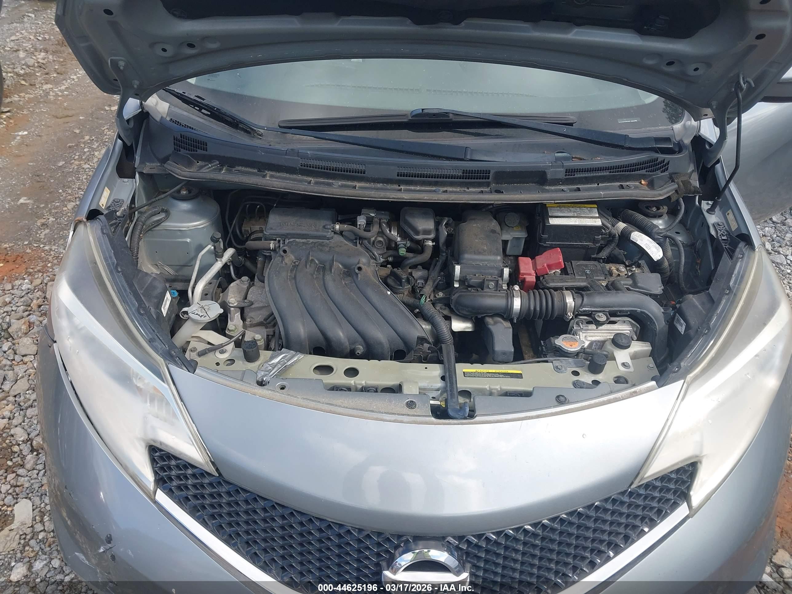 NISSAN VERSA image 10