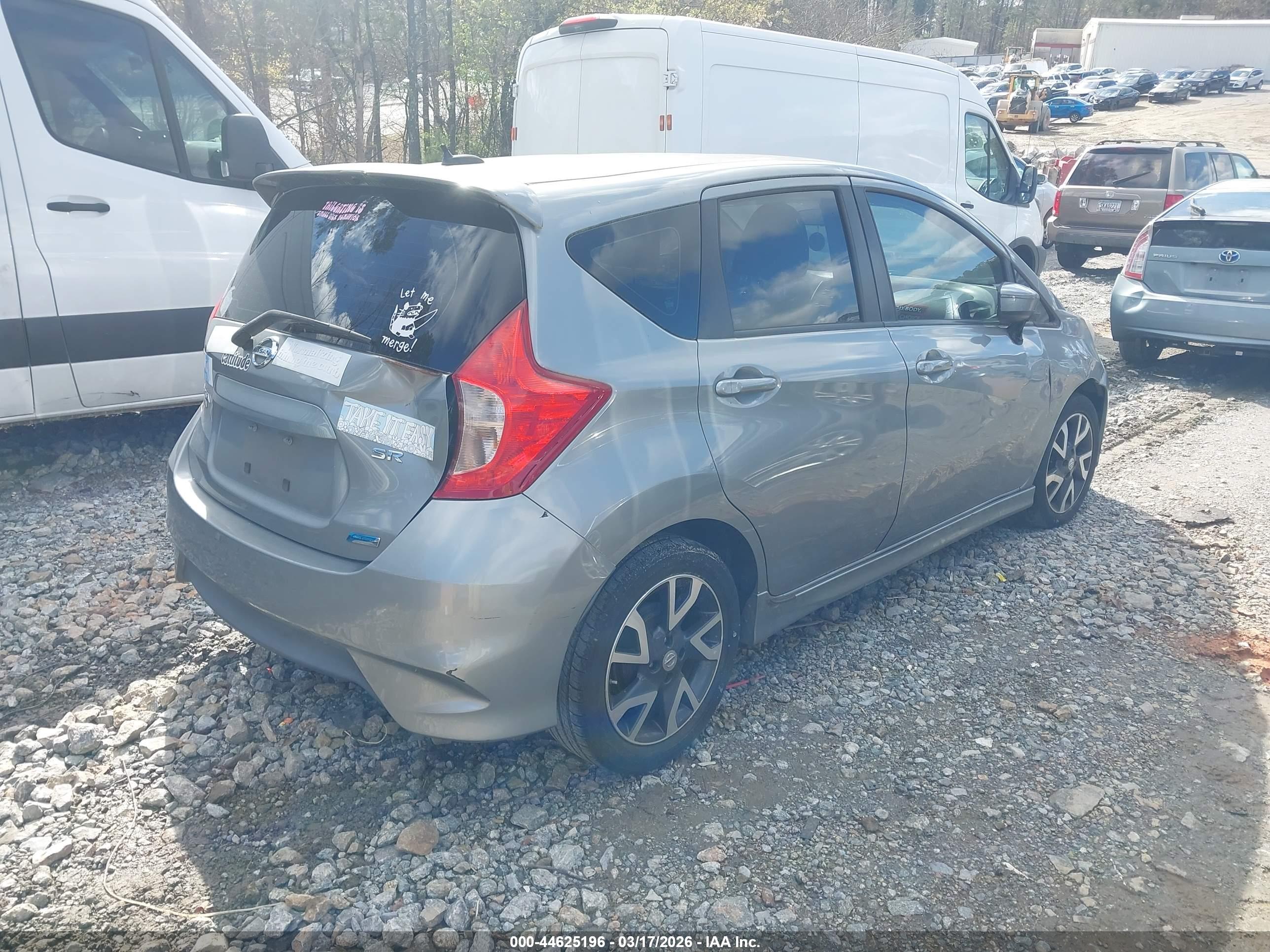 NISSAN VERSA image 4