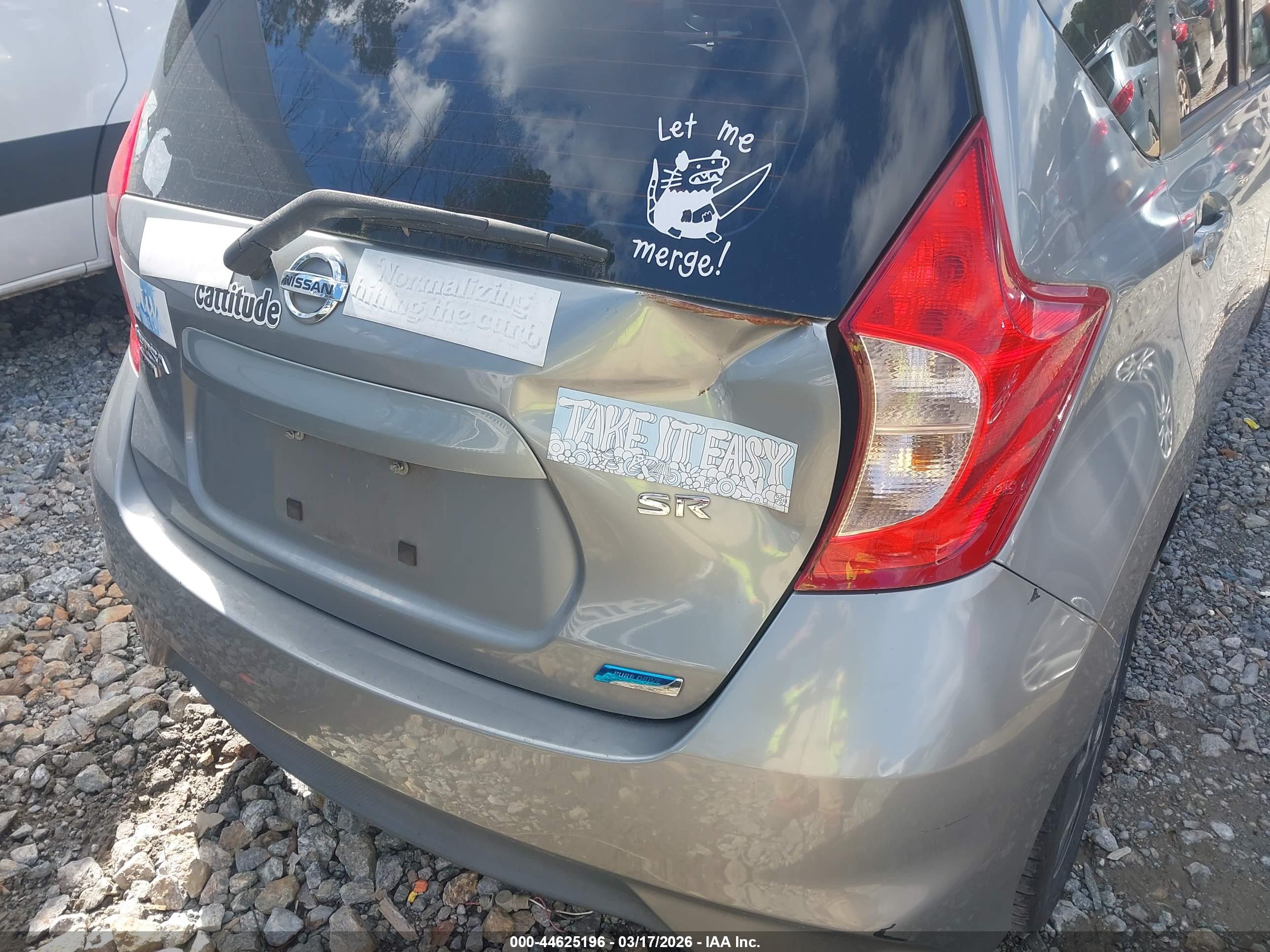 NISSAN VERSA image 6