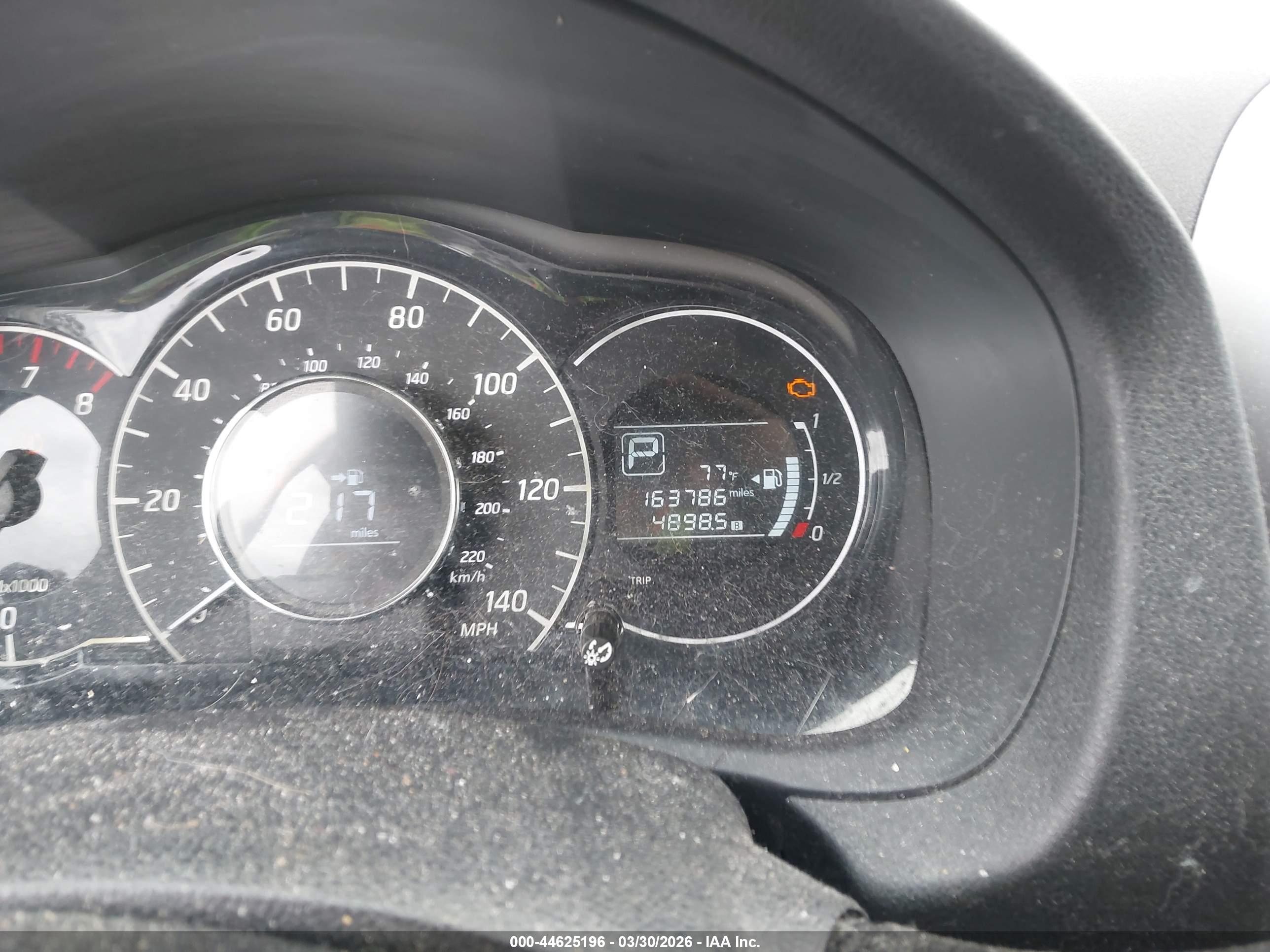 NISSAN VERSA image 7