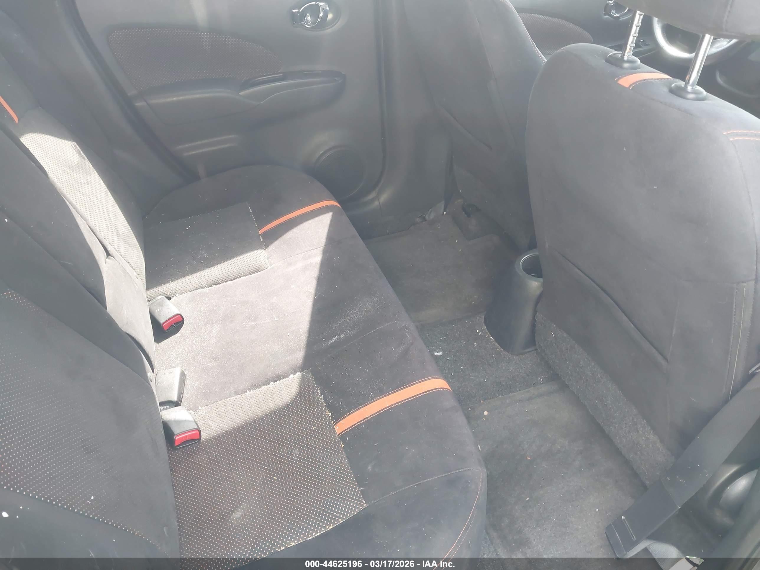 NISSAN VERSA image 8