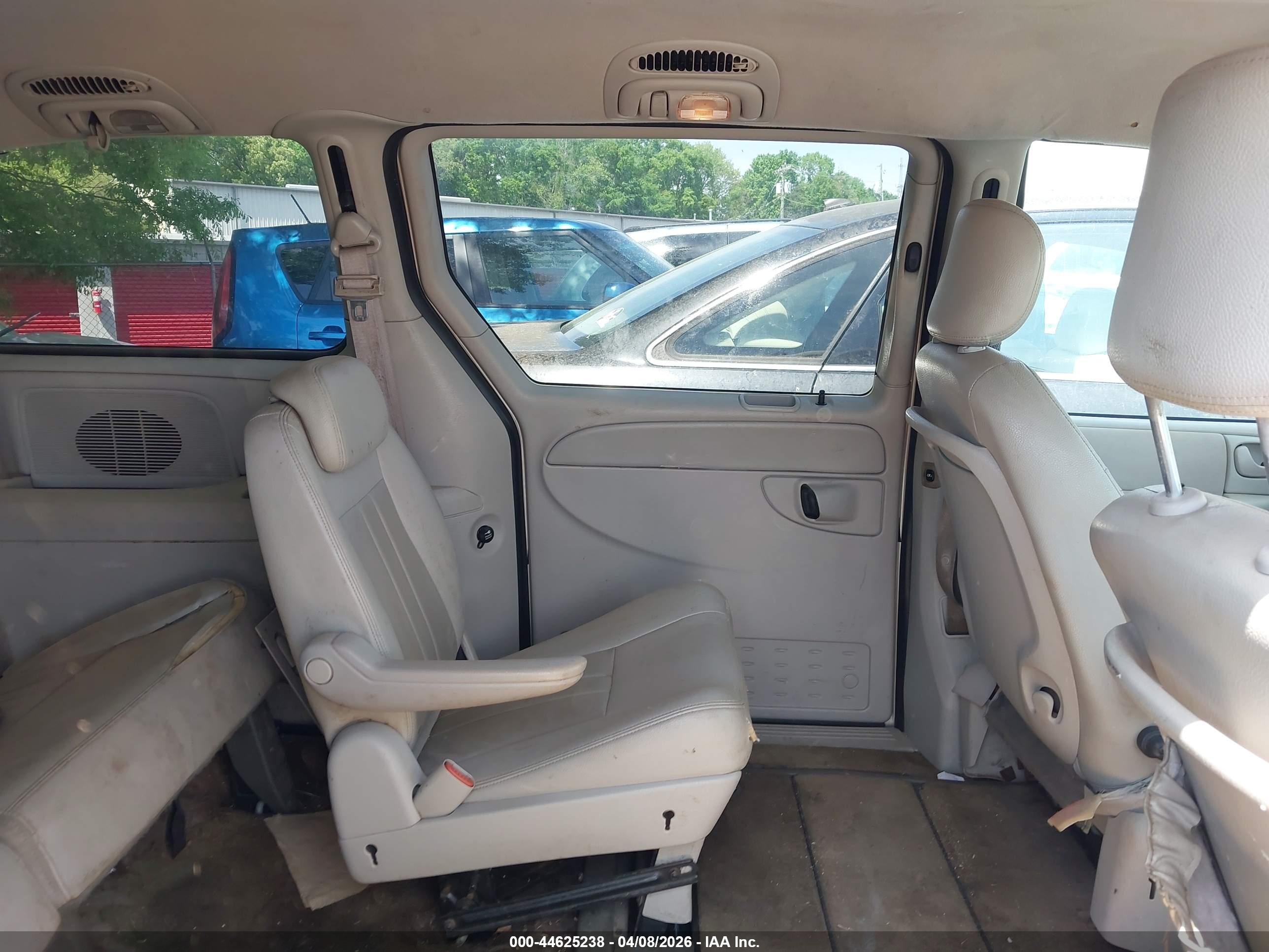 CHRYSLER TOWN image 8