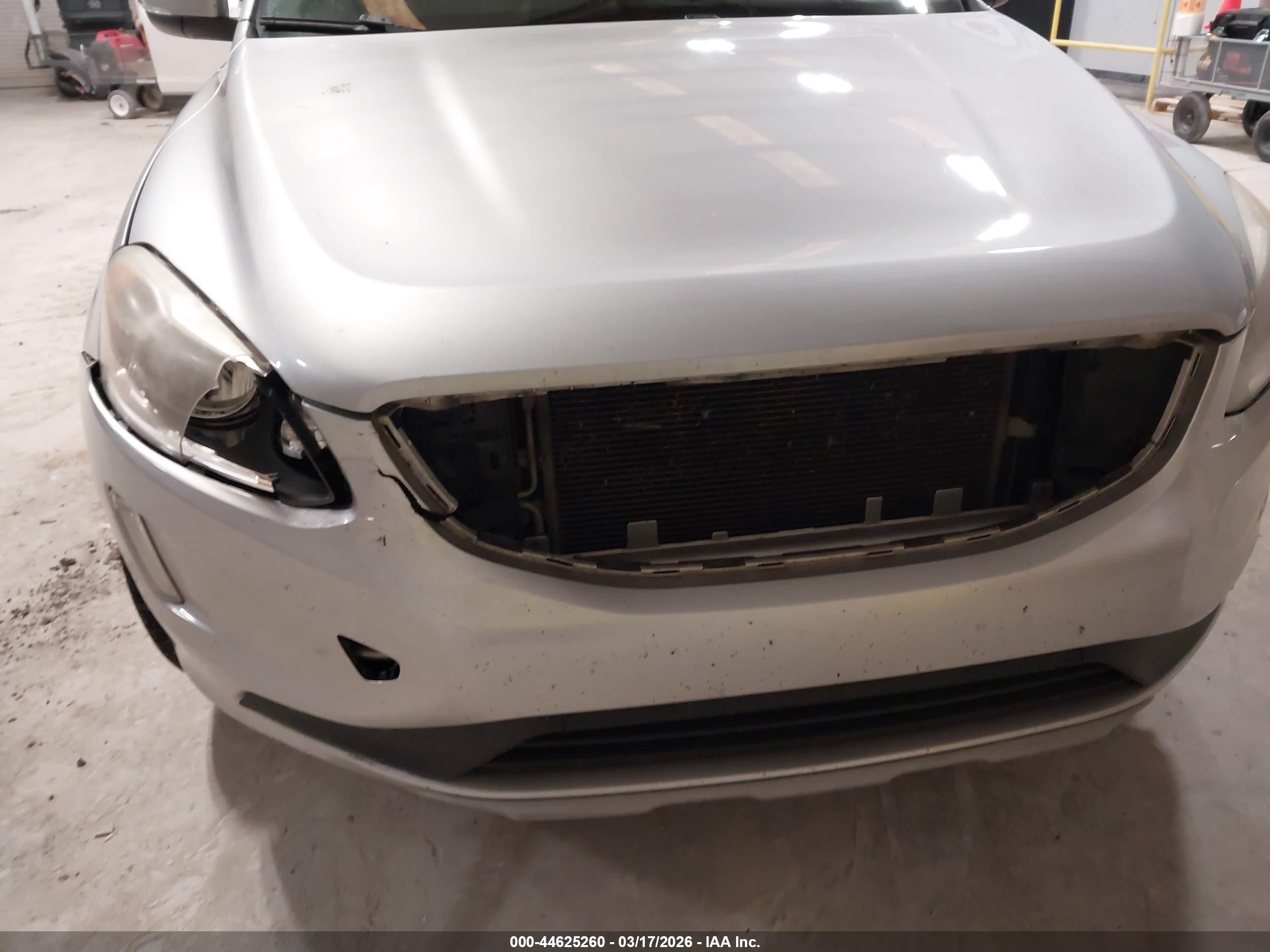 VOLVO XC60 image 6