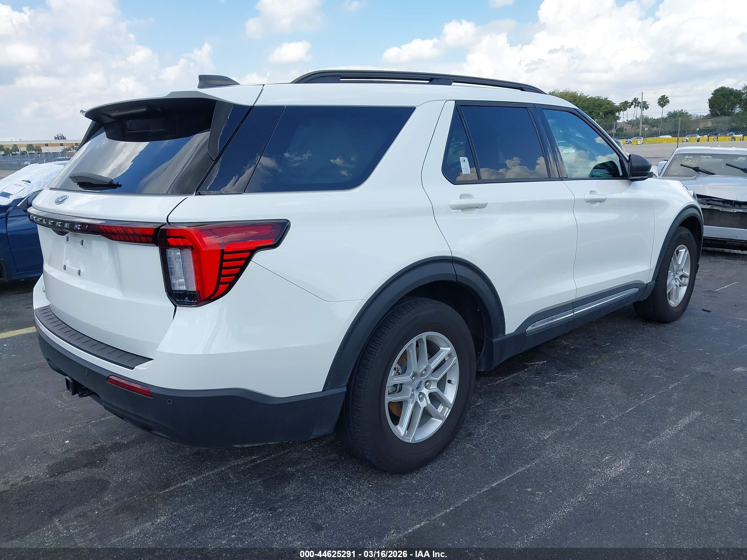 FORD EXPLORER image 4