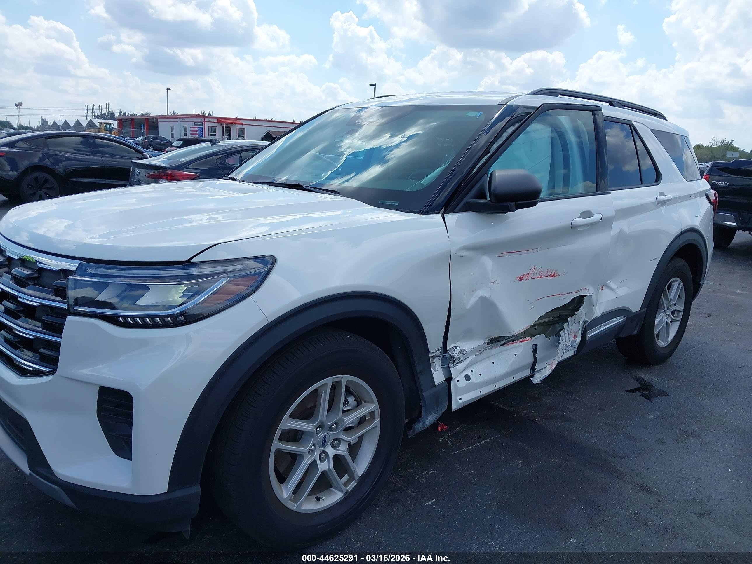 FORD EXPLORER image 6
