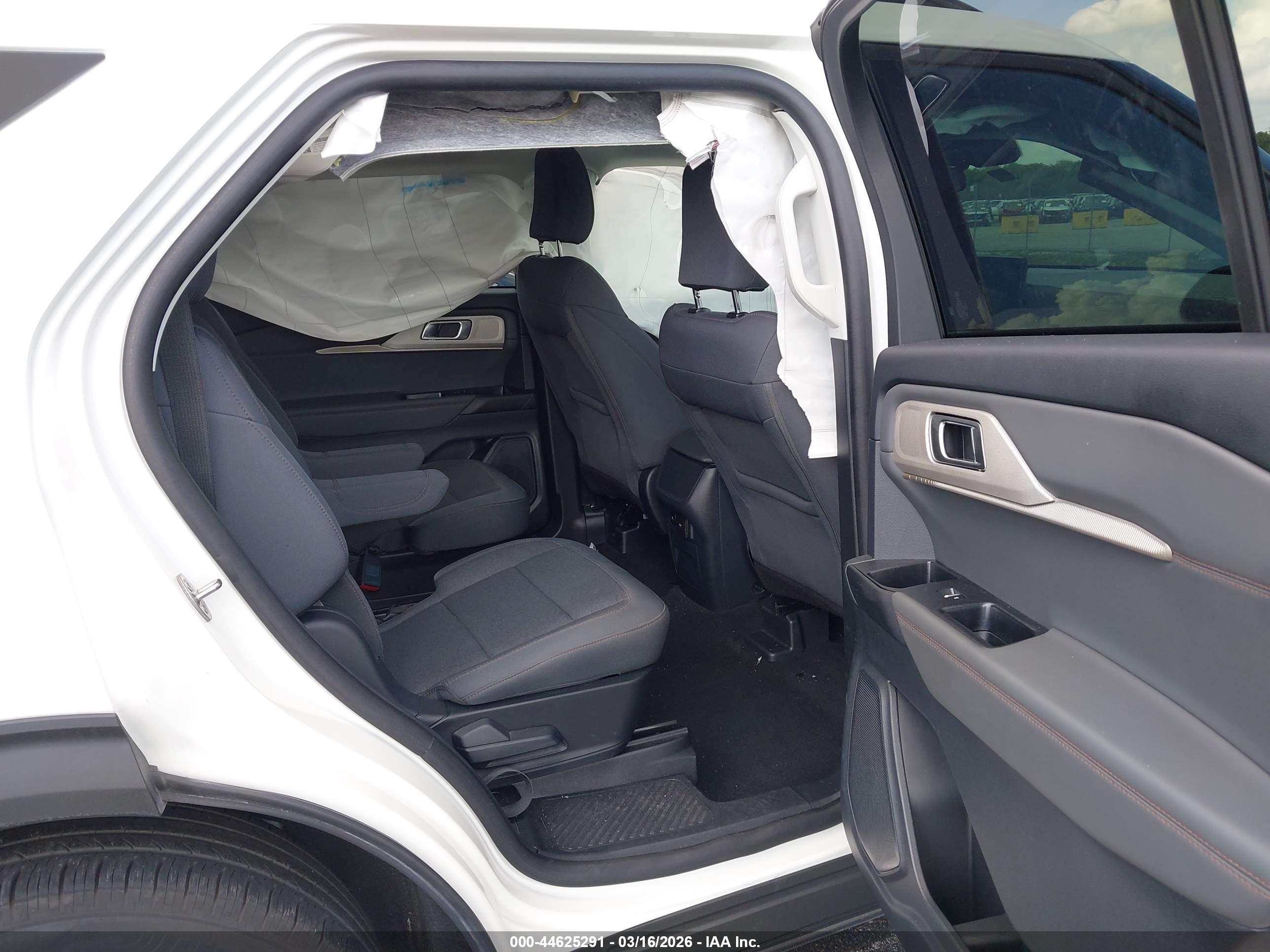 FORD EXPLORER image 8