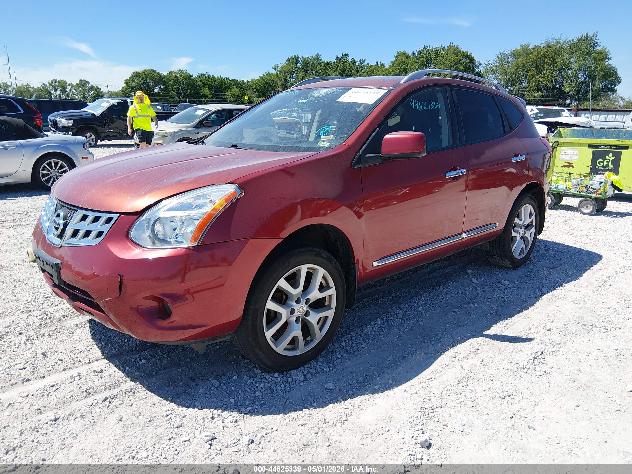 NISSAN ROGUE image 2