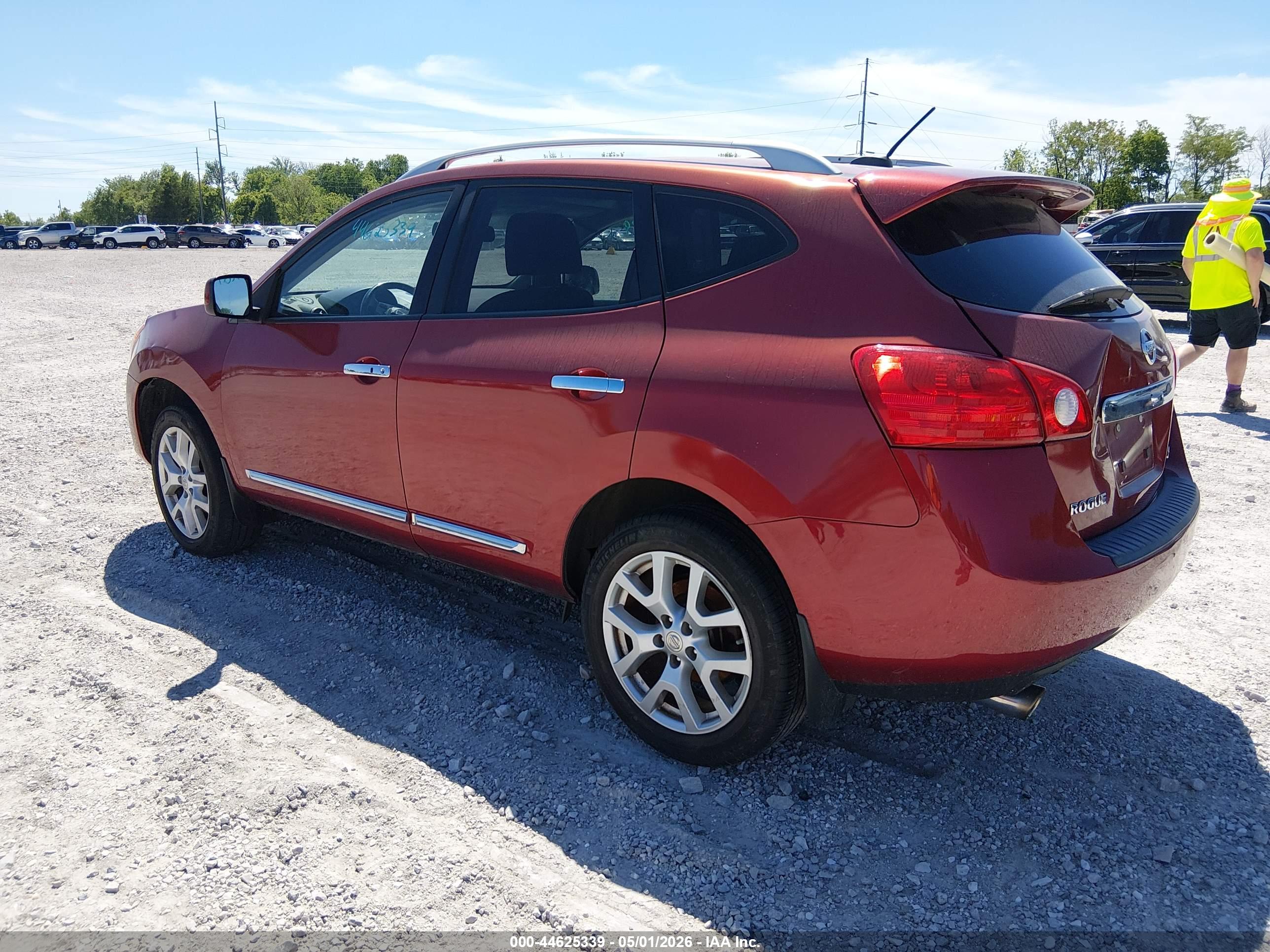 NISSAN ROGUE image 3